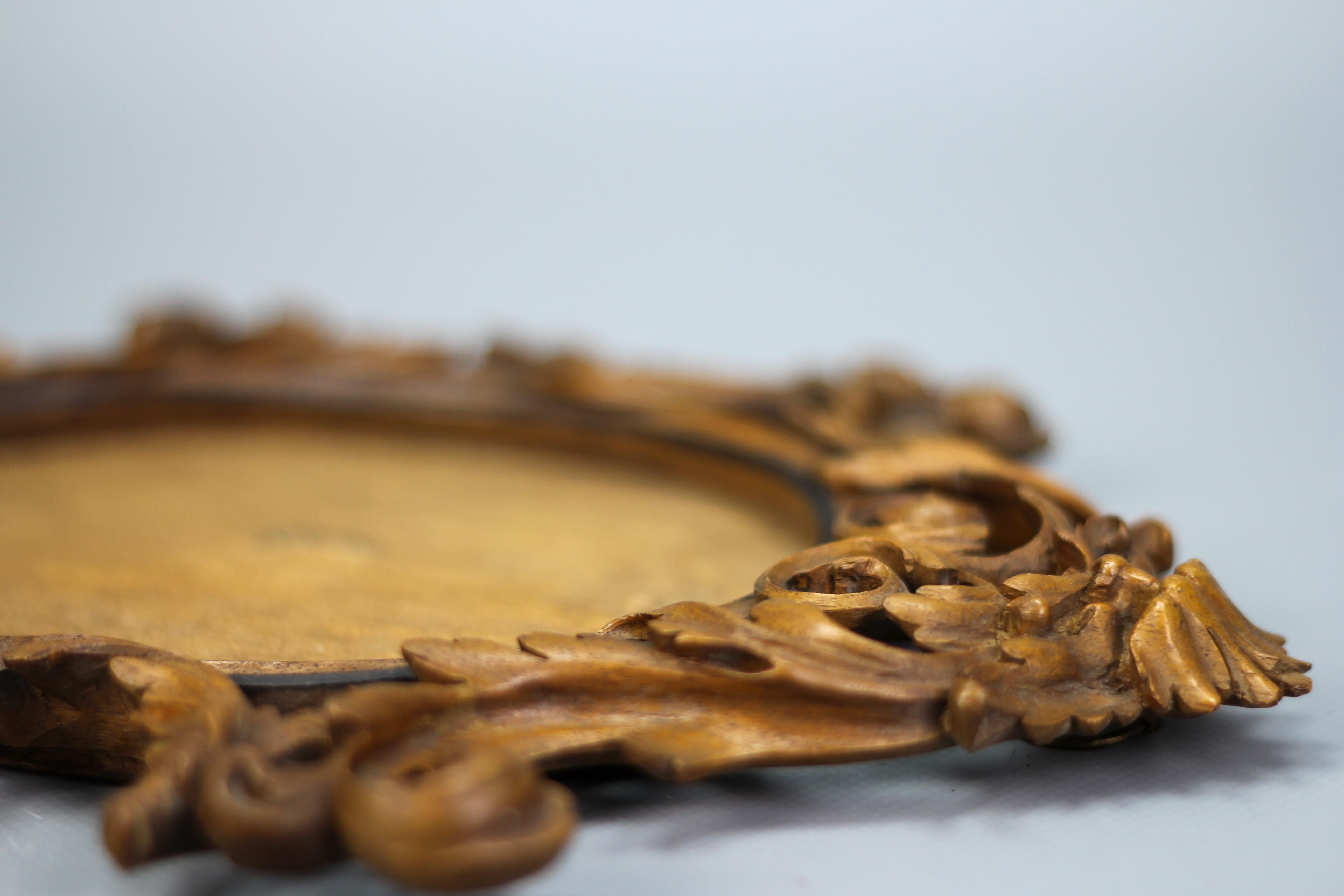 Ovaler Bild- oder Spiegelrahmen aus geschnitztem Nussbaumholz, Frankreich, spätes 19. Jahrhundert im Angebot 2