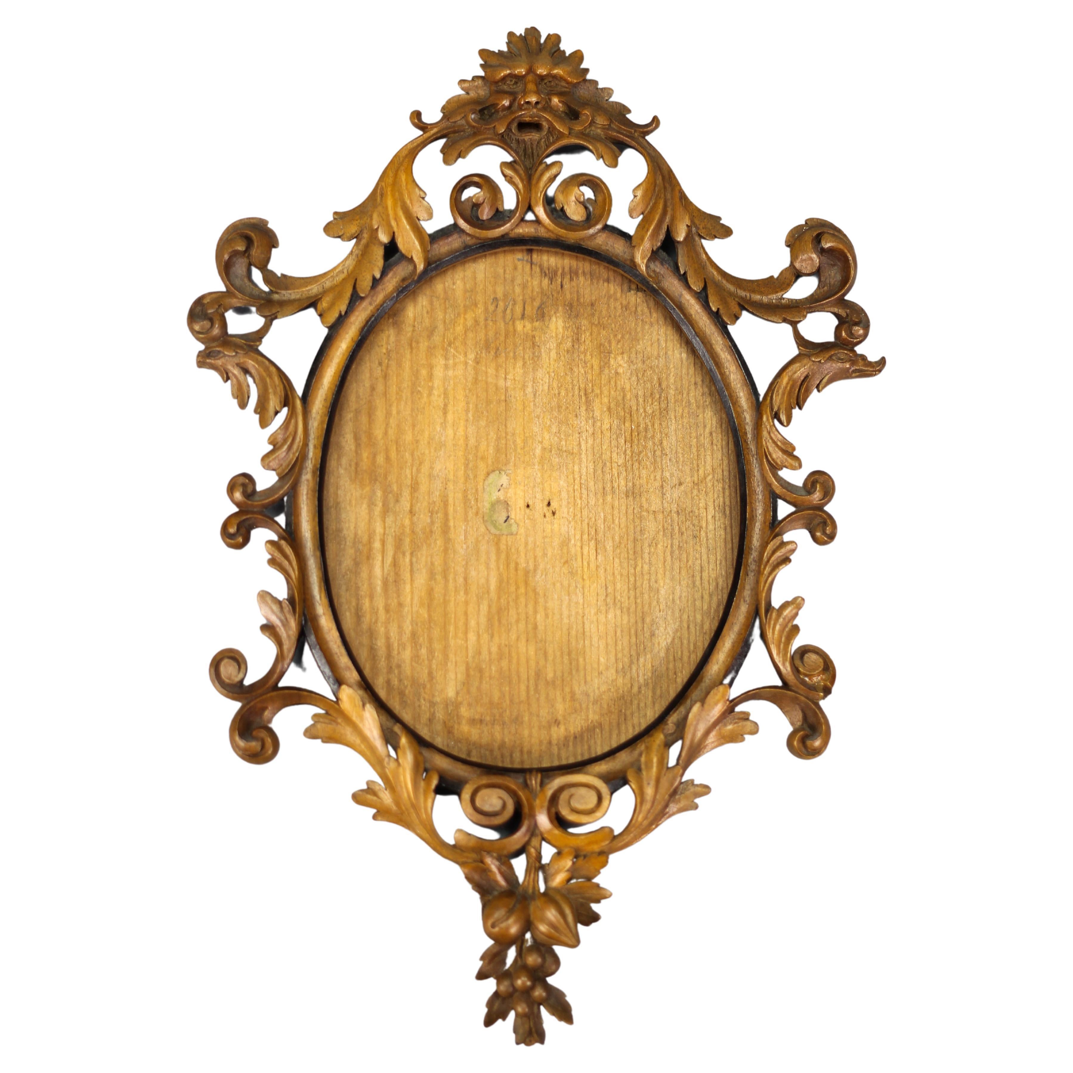 Cadre photo ou miroir ovale en noyer sculpté de la fin du XIXe siècle, France en vente