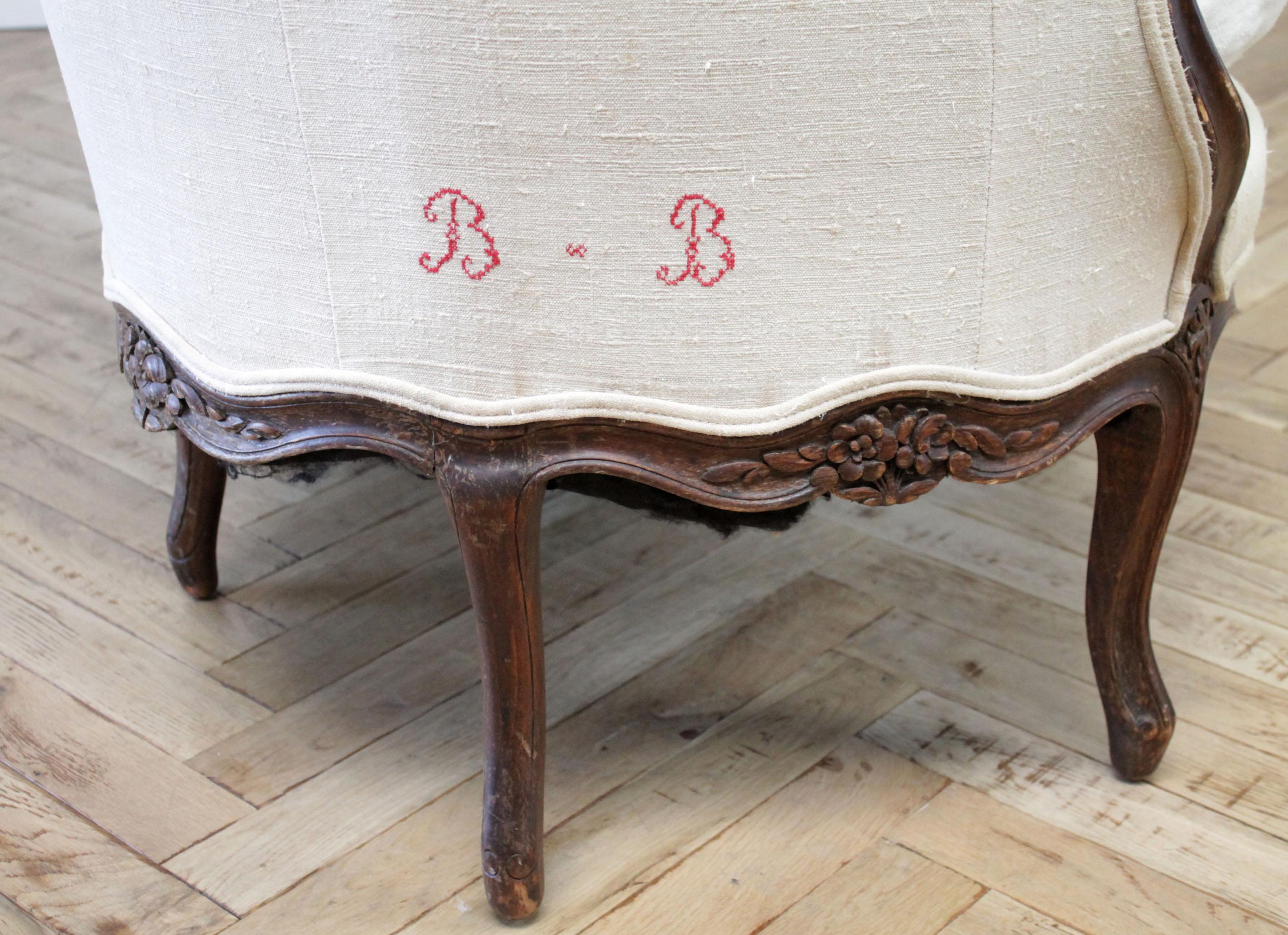 Late 19th Century Carved Walnut Sofa with Antique French Grainsack Upholstery 7