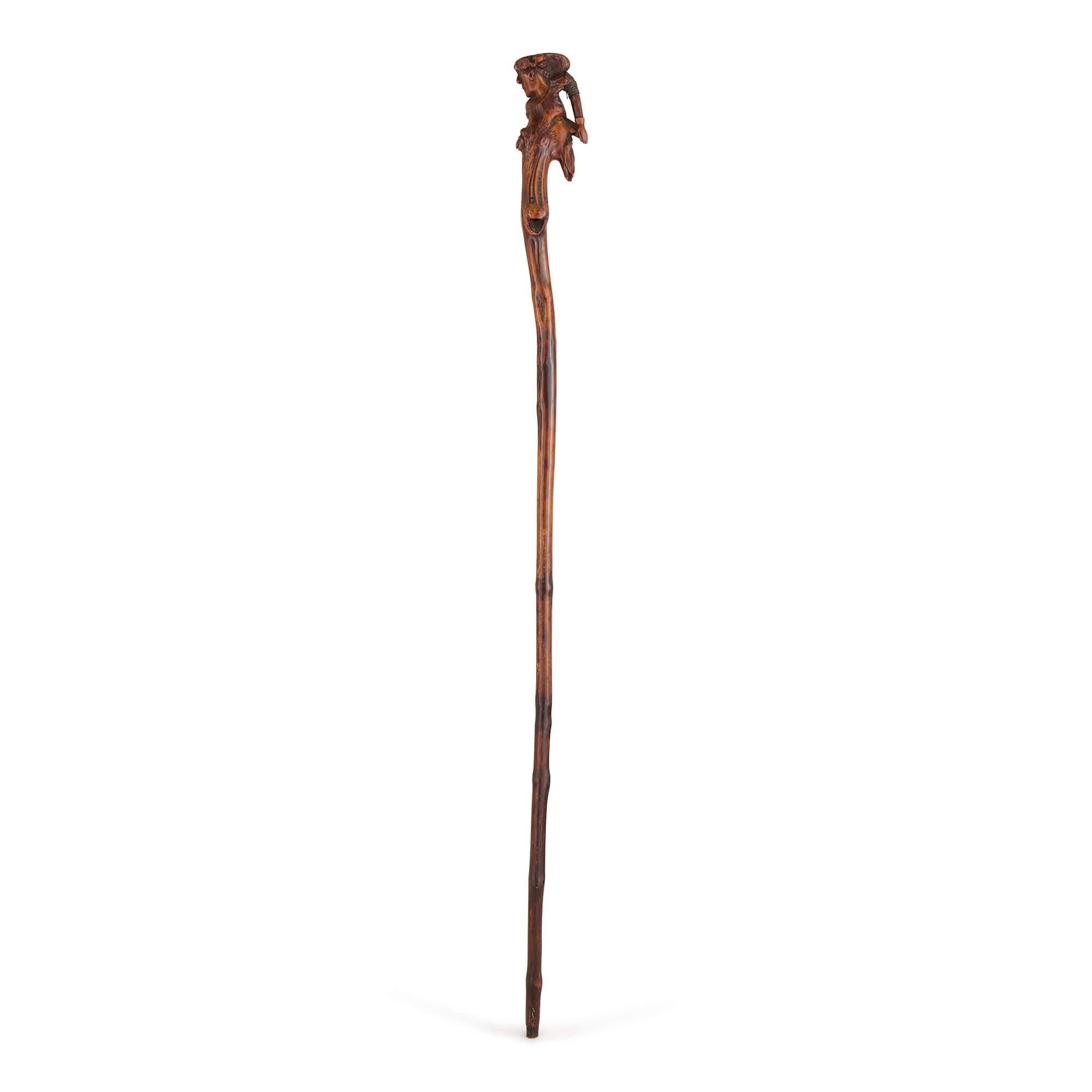 Européen Fin du 19ème siècle, bâton de marche en Wood Carved Wood Folk Art en vente