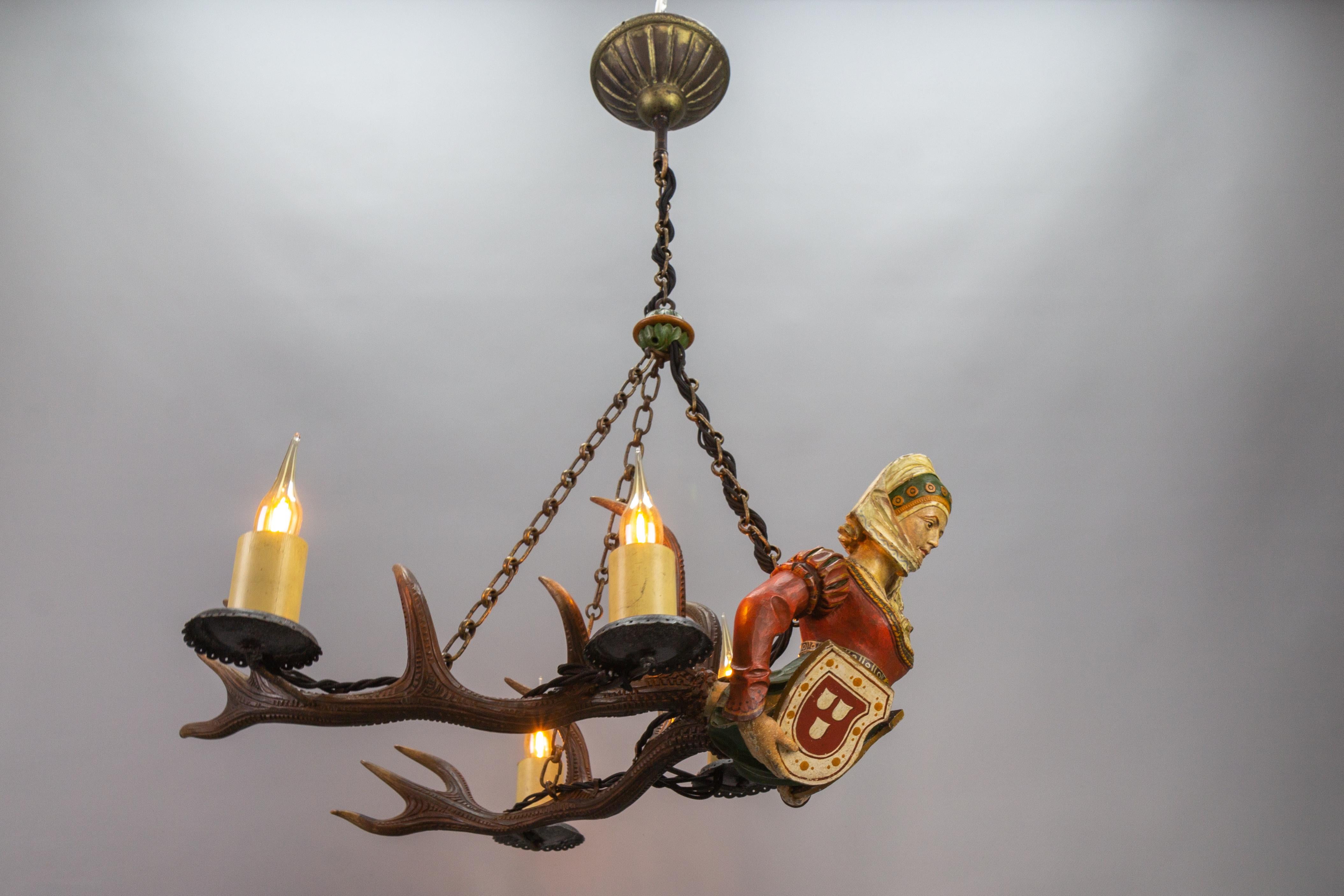 Late 19th Century Carved Wooden Lüsterweibchen Four-Light Chandelier For Sale 2