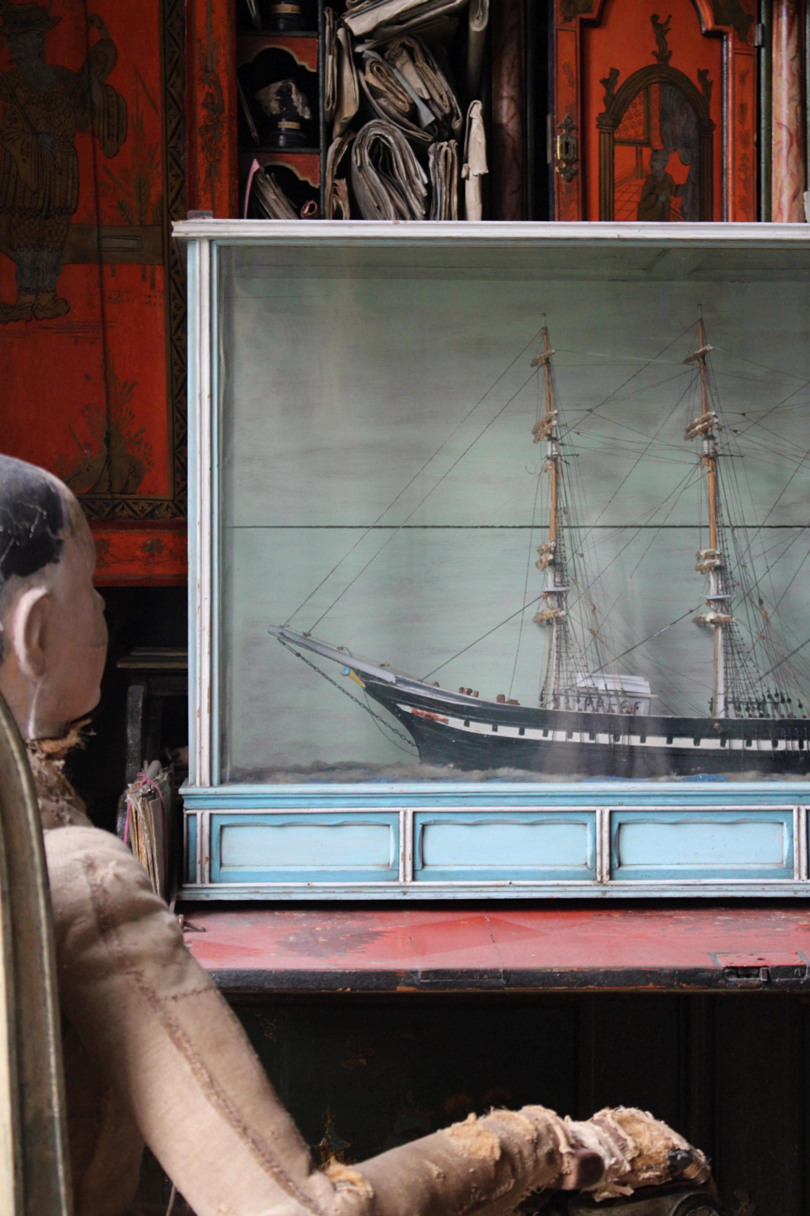 Anglais Vase à voile britannique en caisse de la fin du 19ème siècle Folk Art Maritime en vente