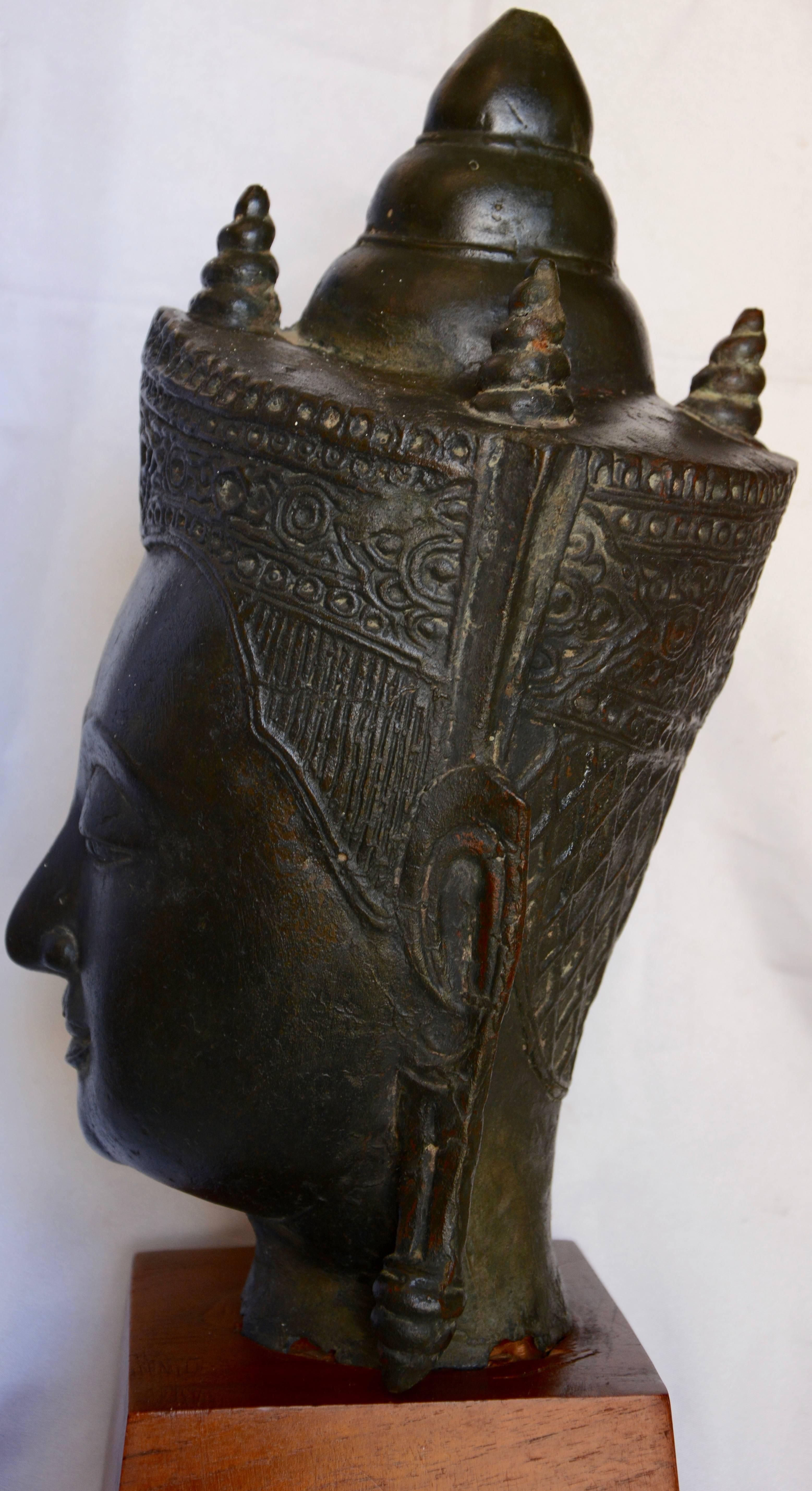 Cast Bronze Bust of Buddha on Wooden Base, Late 18th Century For Sale 7