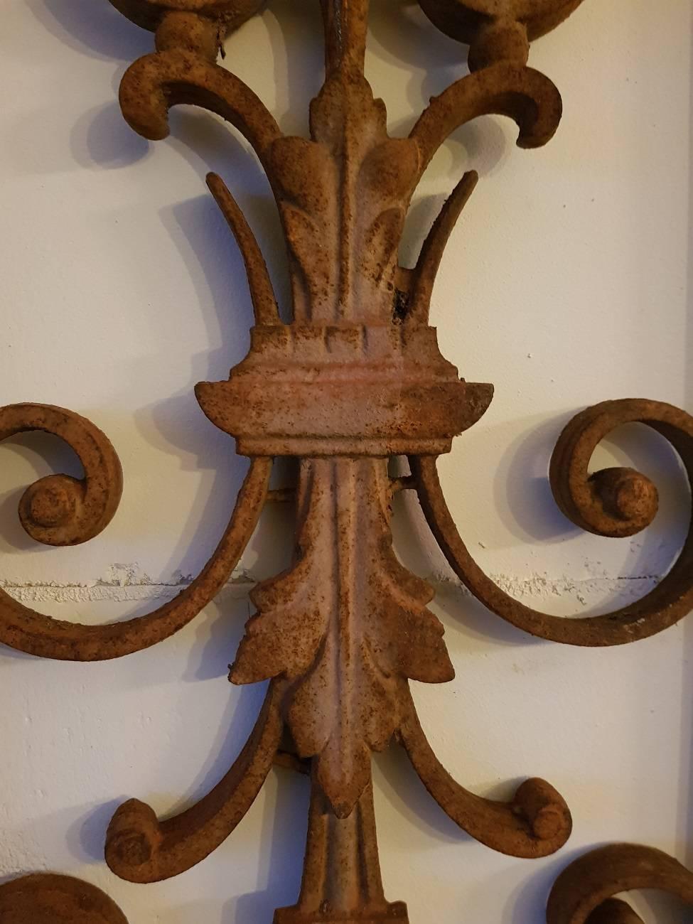 Late 19th Century Cast Iron French Door Guard In Excellent Condition In Raalte, NL