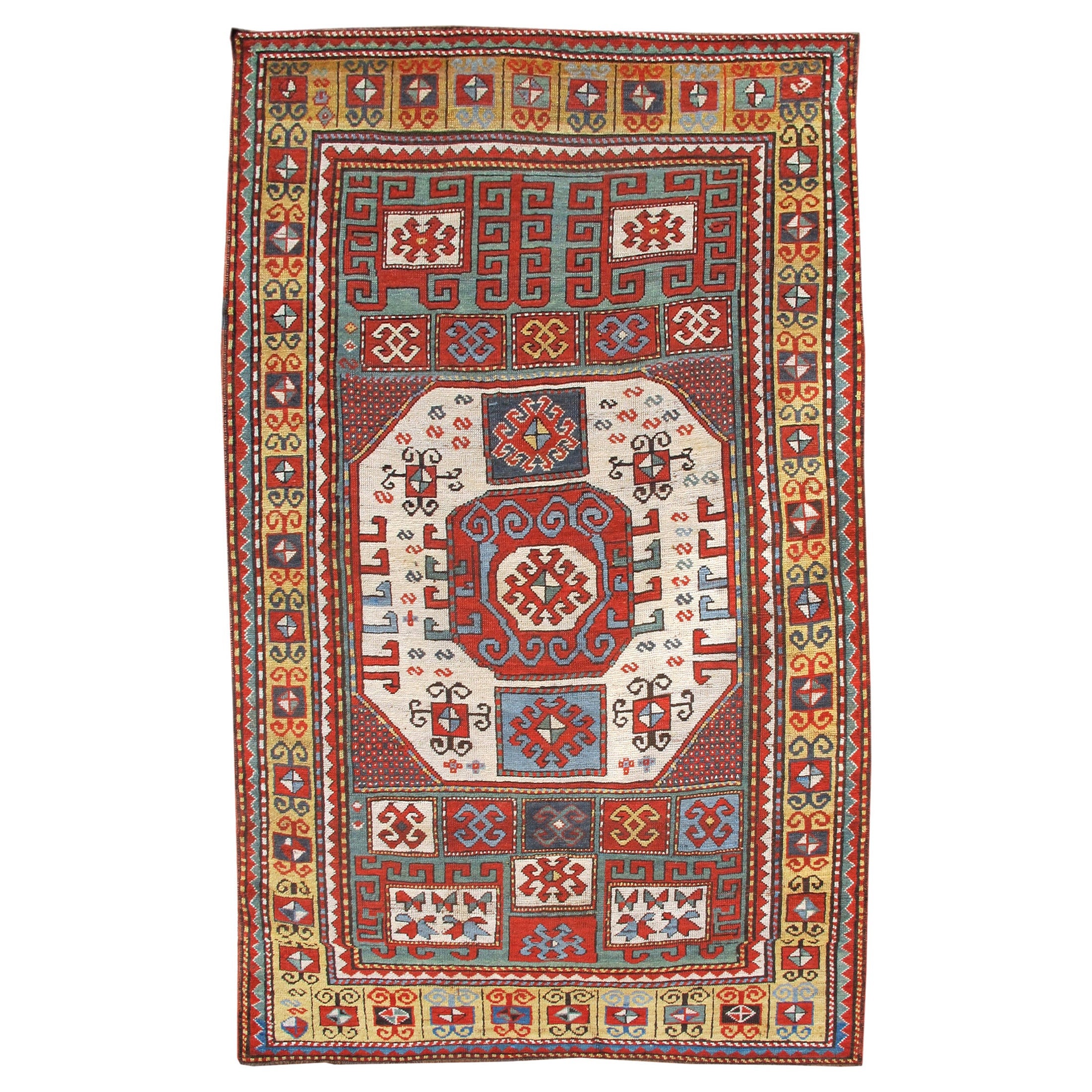 Karachopf Kazak du Caucase de la fin du 19e siècle avec grand médaillon blanc en vente