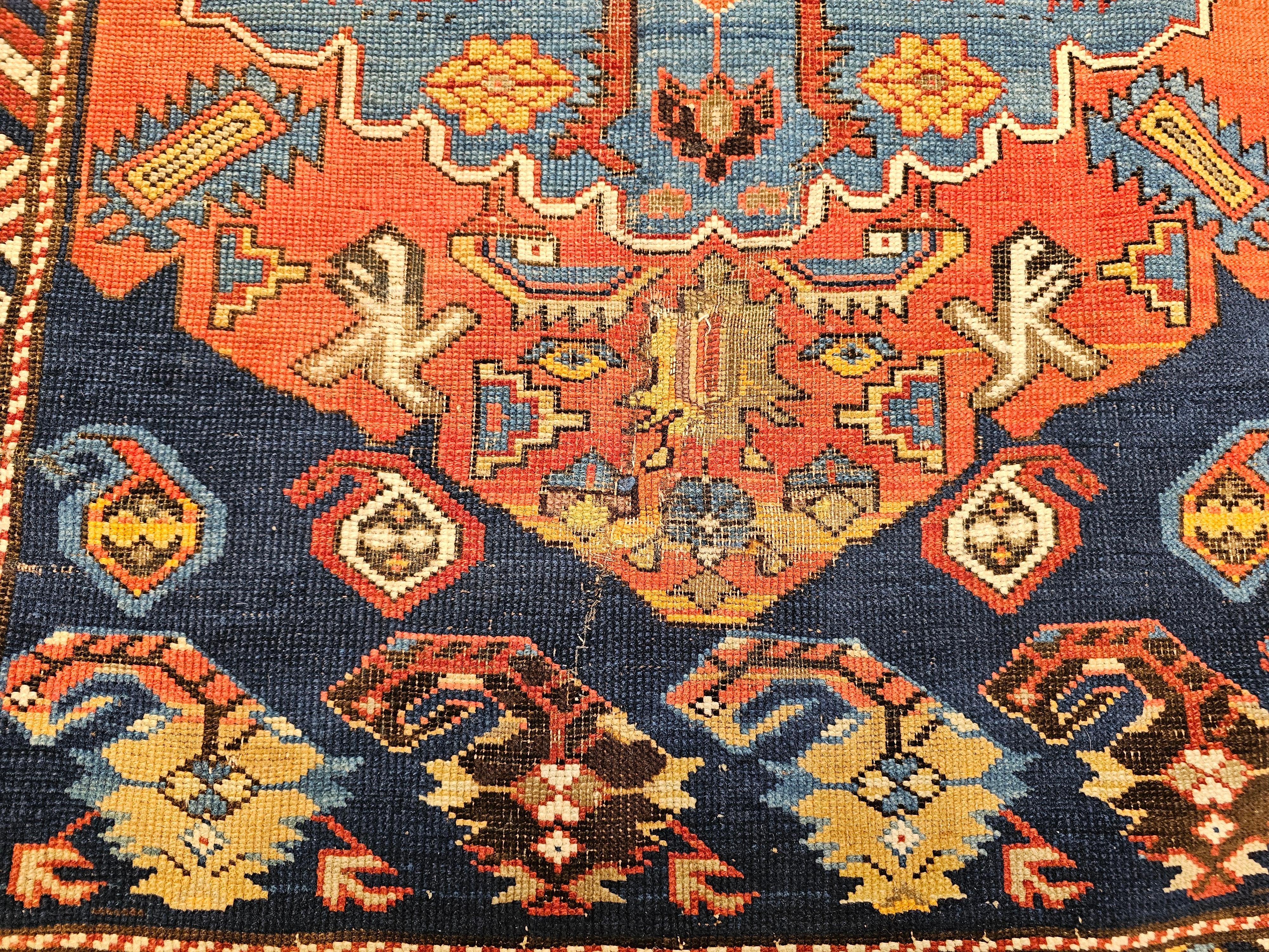 Alfombra kazaka de finales del siglo XIX en rojo, azul real y marfil en venta 4