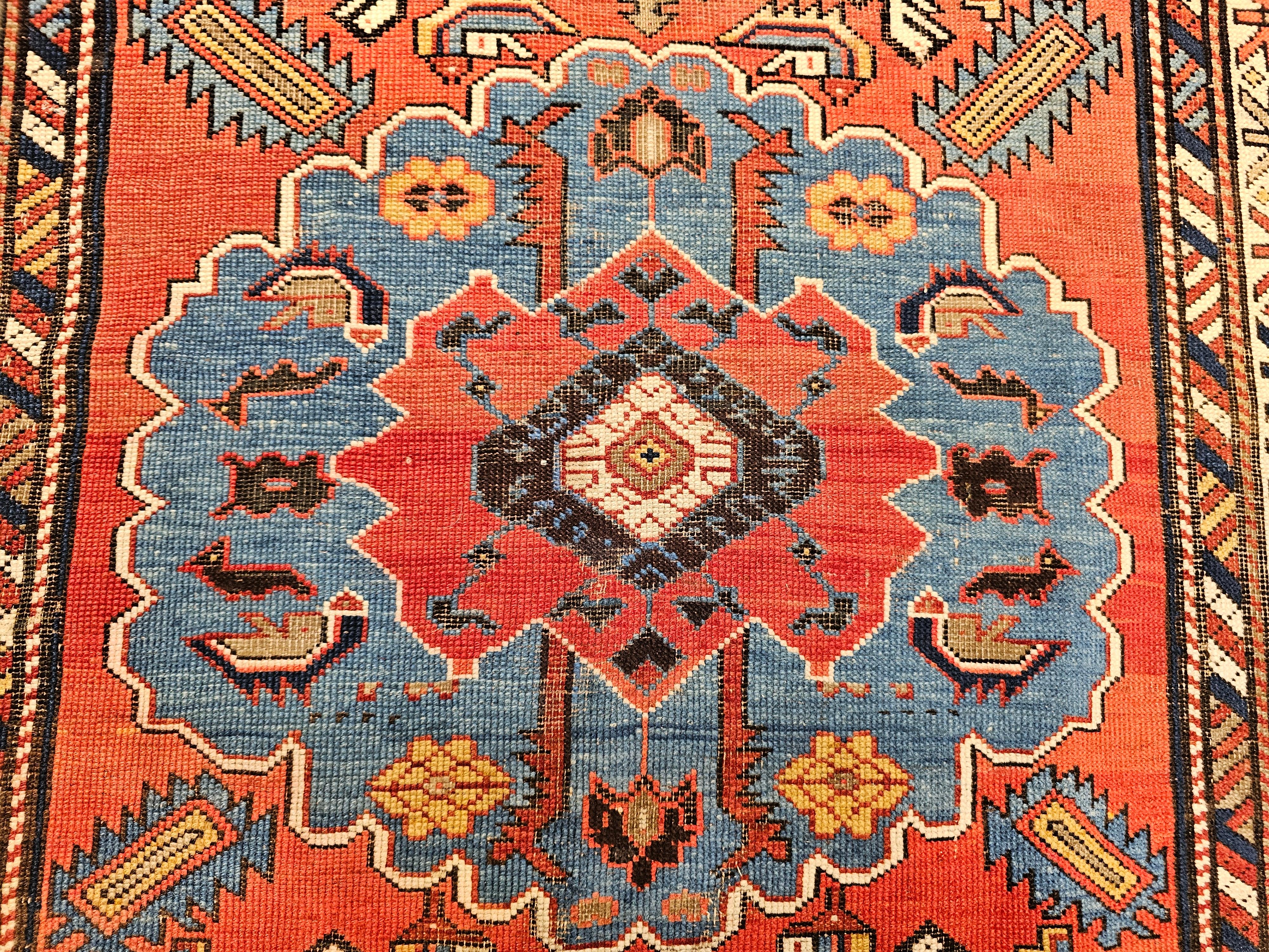 Alfombra kazaka de finales del siglo XIX en rojo, azul real y marfil en venta 2