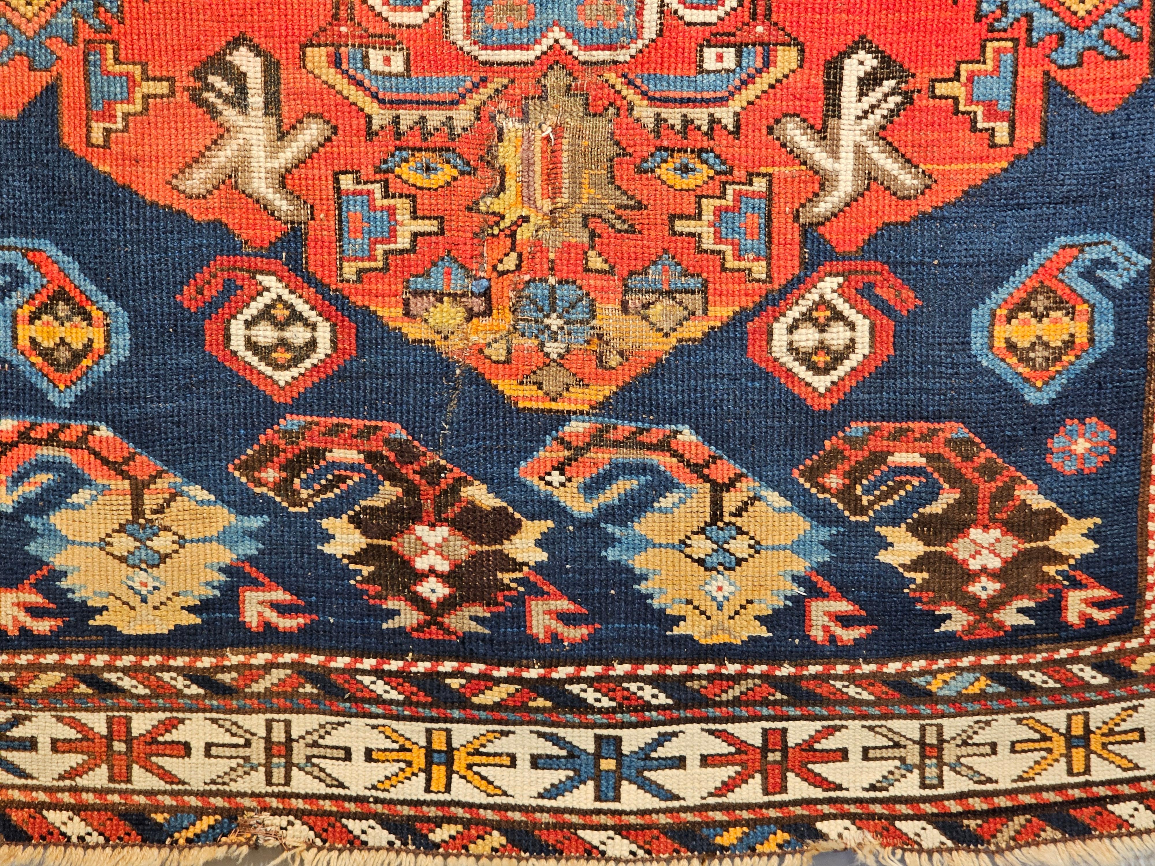 Alfombra kazaka de finales del siglo XIX en rojo, azul real y marfil en venta 3