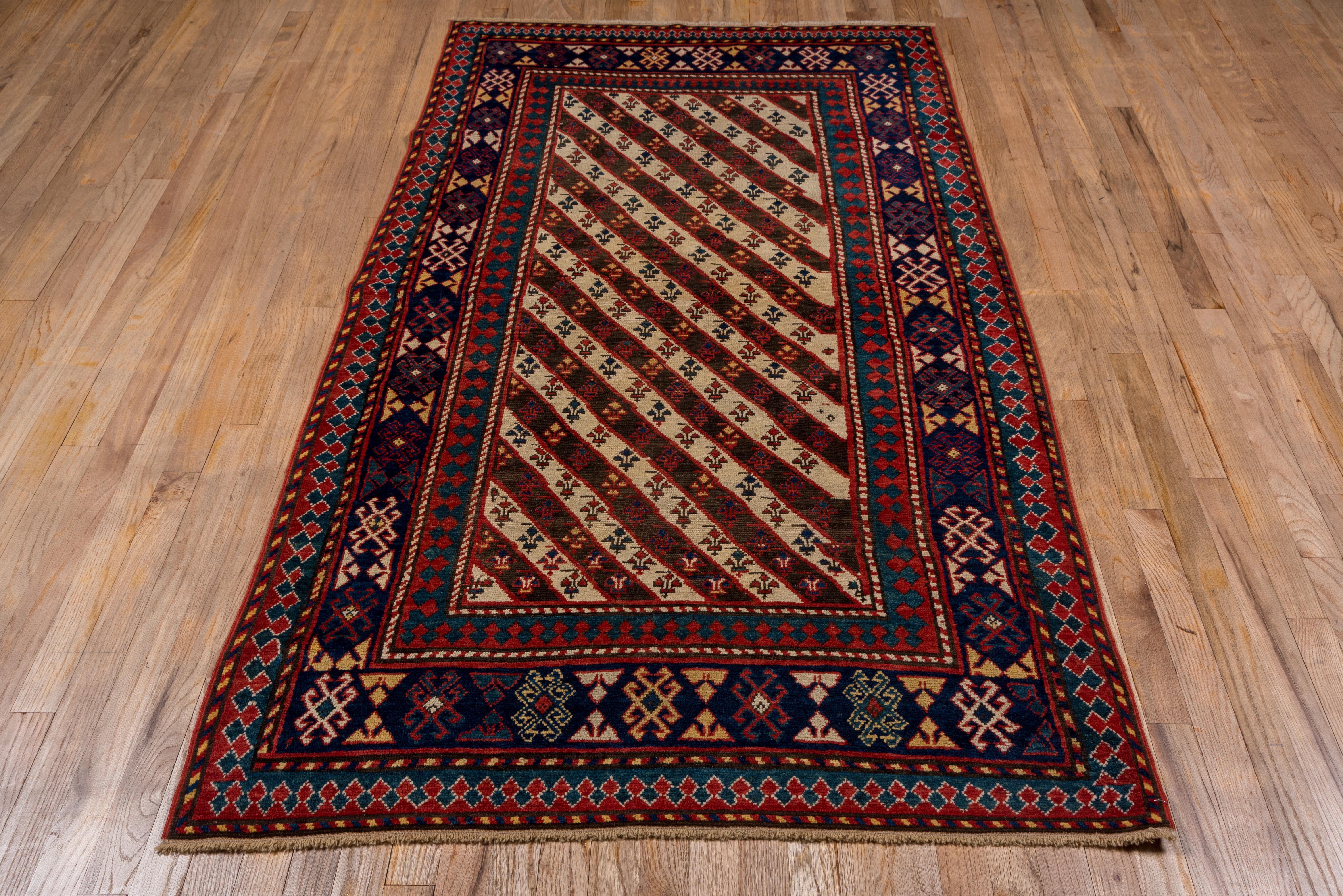 Kazakh Tapis caucasien Kazak de la fin du XIXe siècle, motif à rayures diagonales, vers les années 1890 en vente