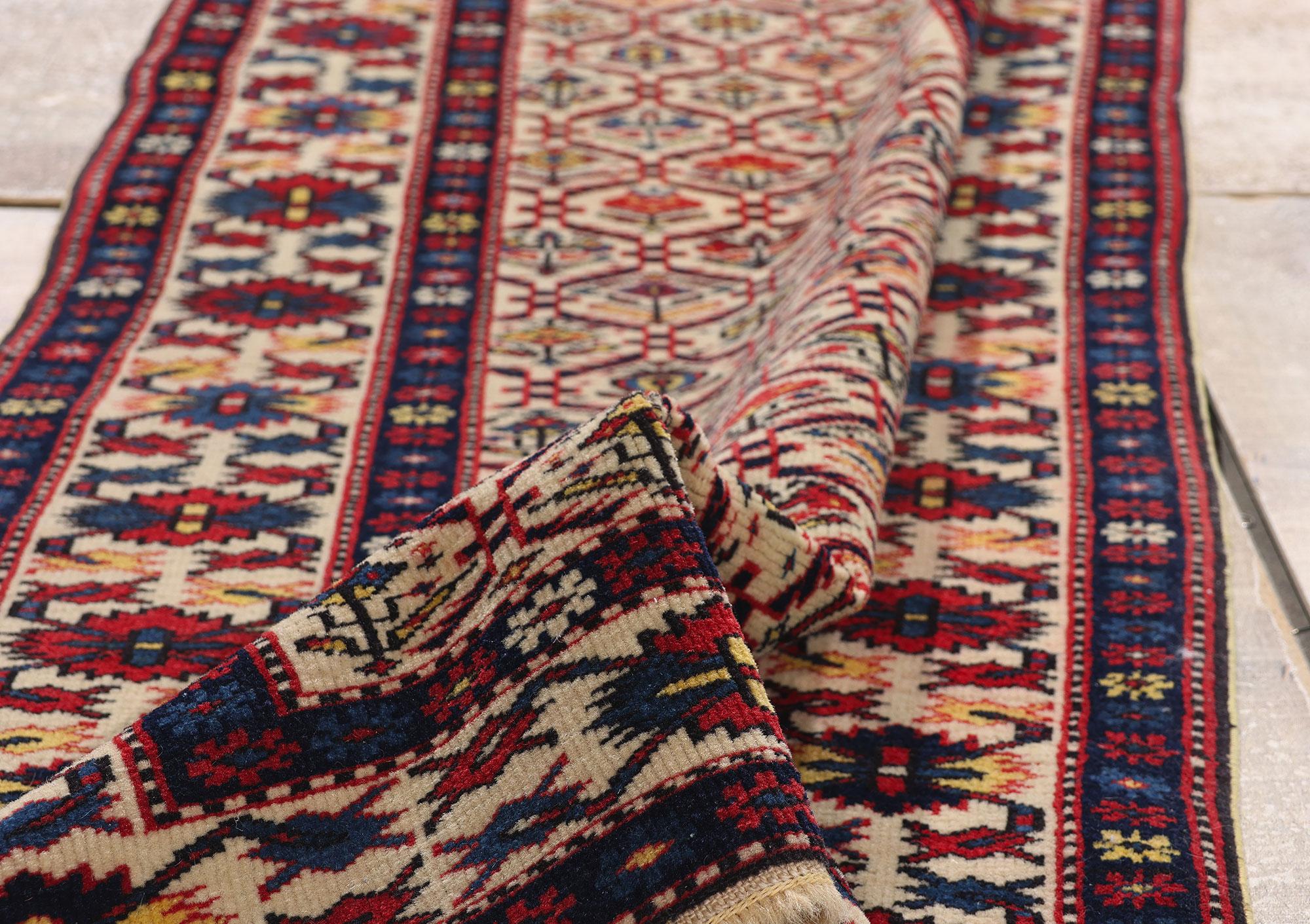 Tapis caucasien Shirvan de la fin du XIXe siècle, de style Modernity Abîmé - En vente à Dallas, TX