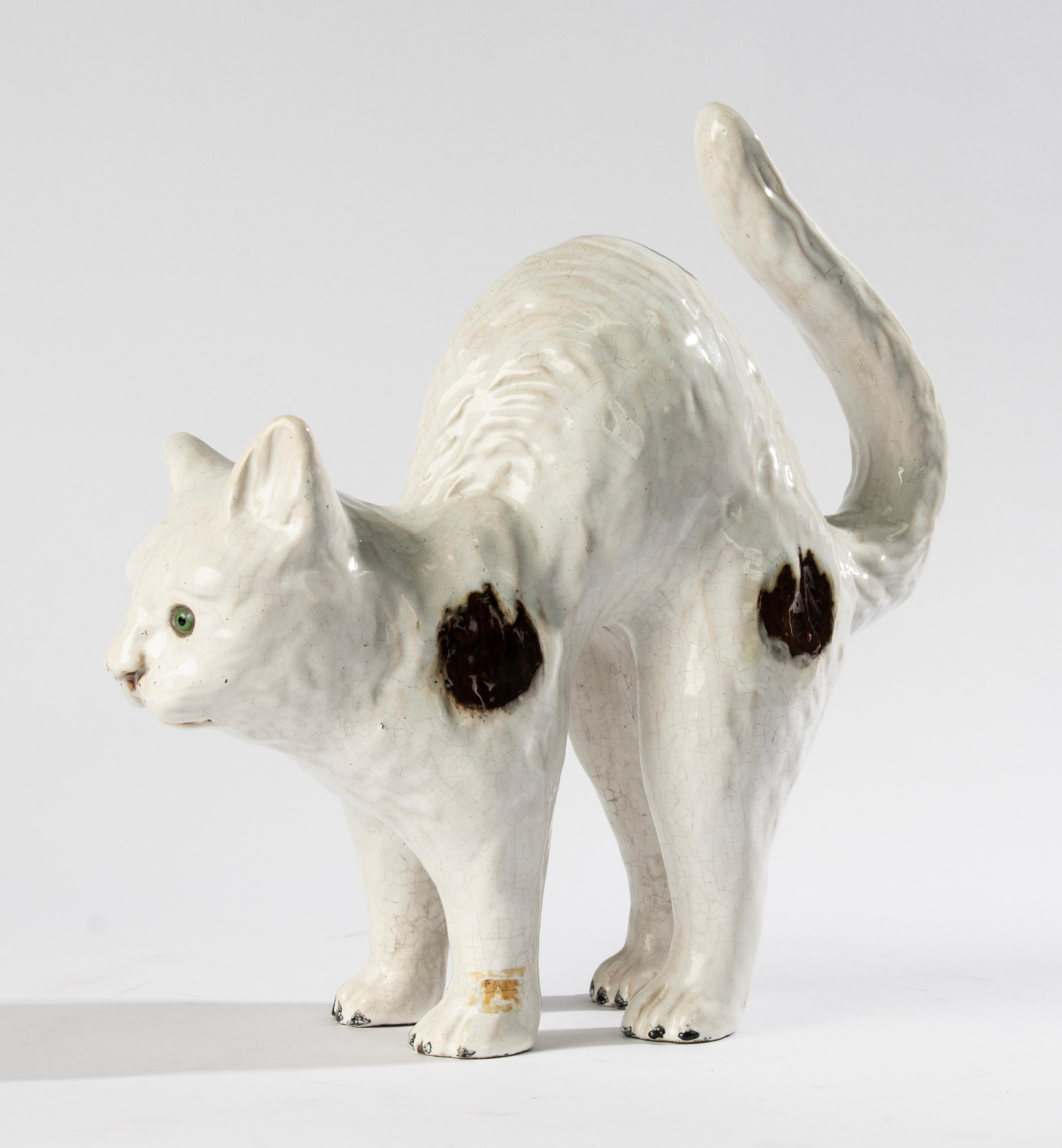 Chat en céramique de la fin du 19ème siècle - Mesnil Bavent - Glaçure à l'étain  en vente 4