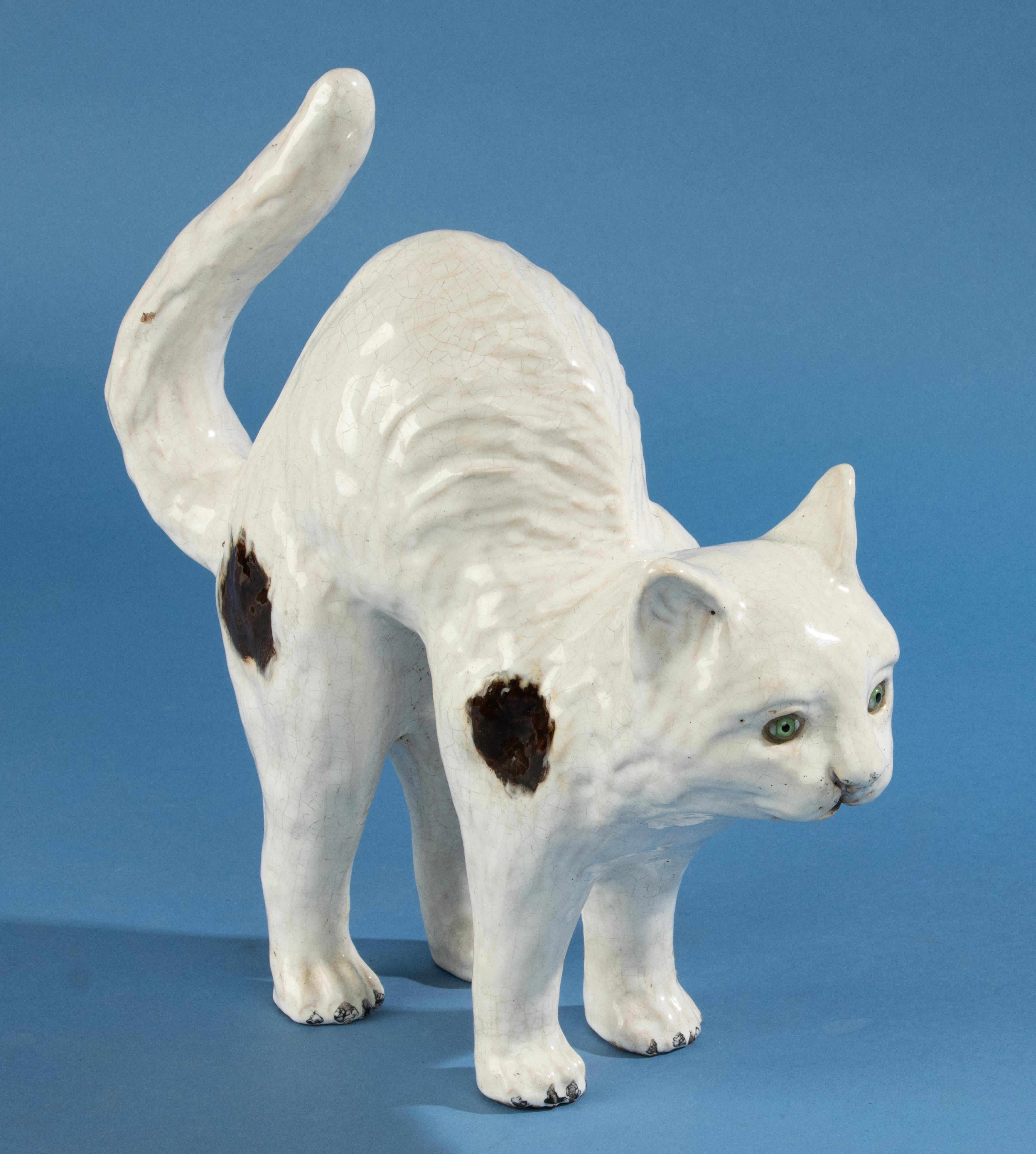 Chat en céramique de la fin du 19ème siècle - Mesnil Bavent - Glaçure à l'étain  en vente 6