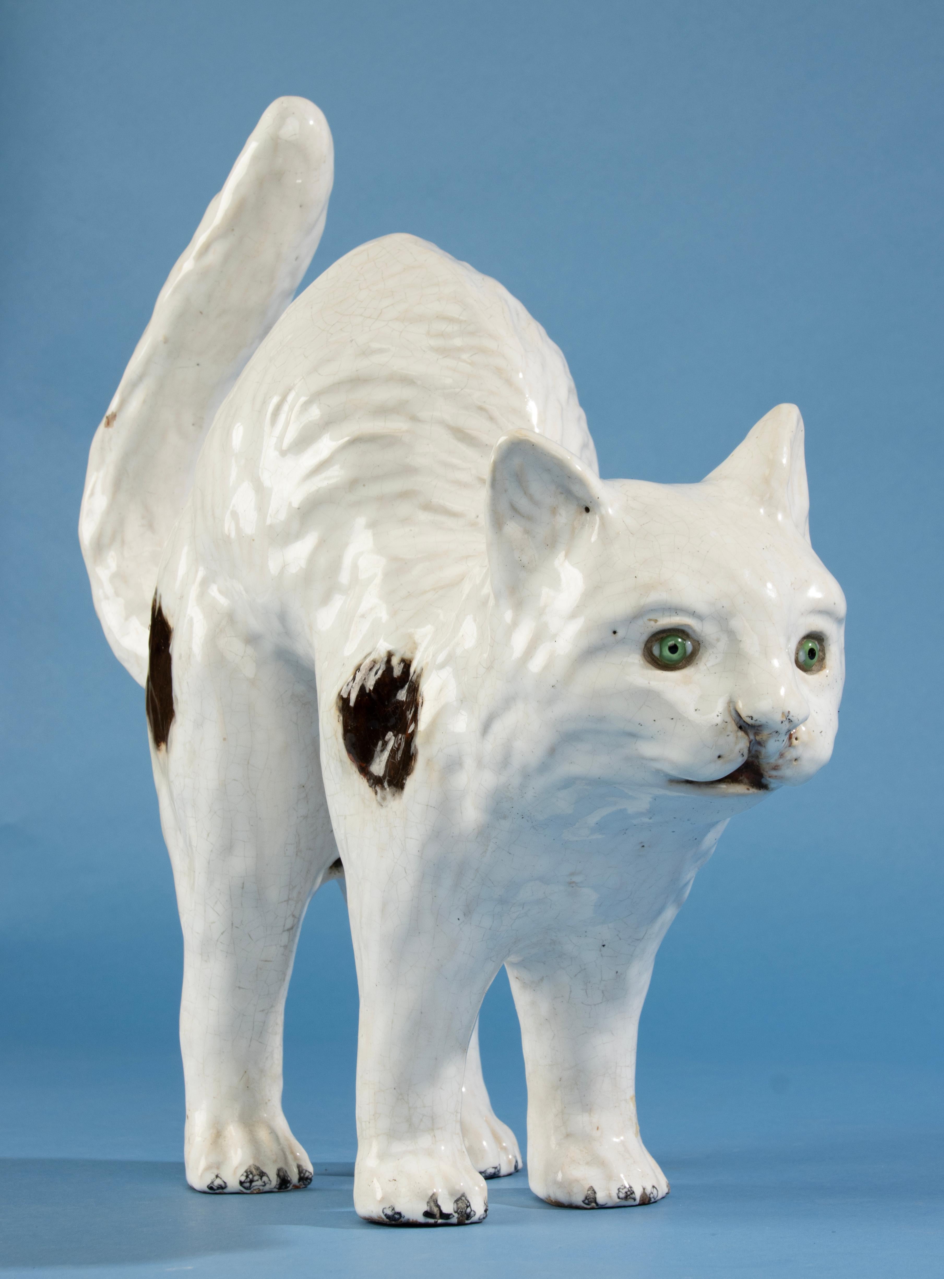 Late 19th Century Ceramic Cat - Mesnil Bavent - Tin Glaze  For Sale 10