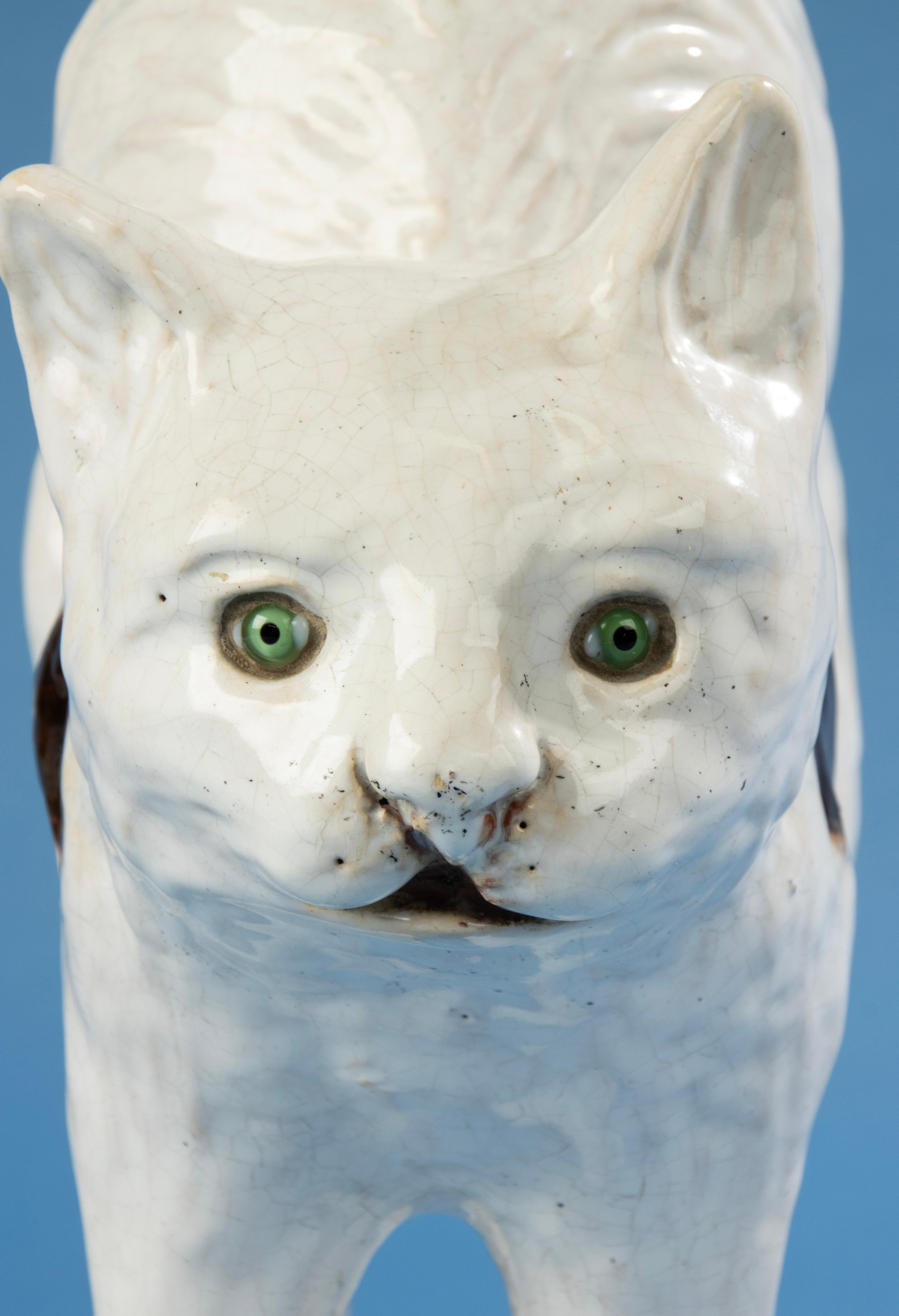 Fait main Chat en céramique de la fin du 19ème siècle - Mesnil Bavent - Glaçure à l'étain  en vente