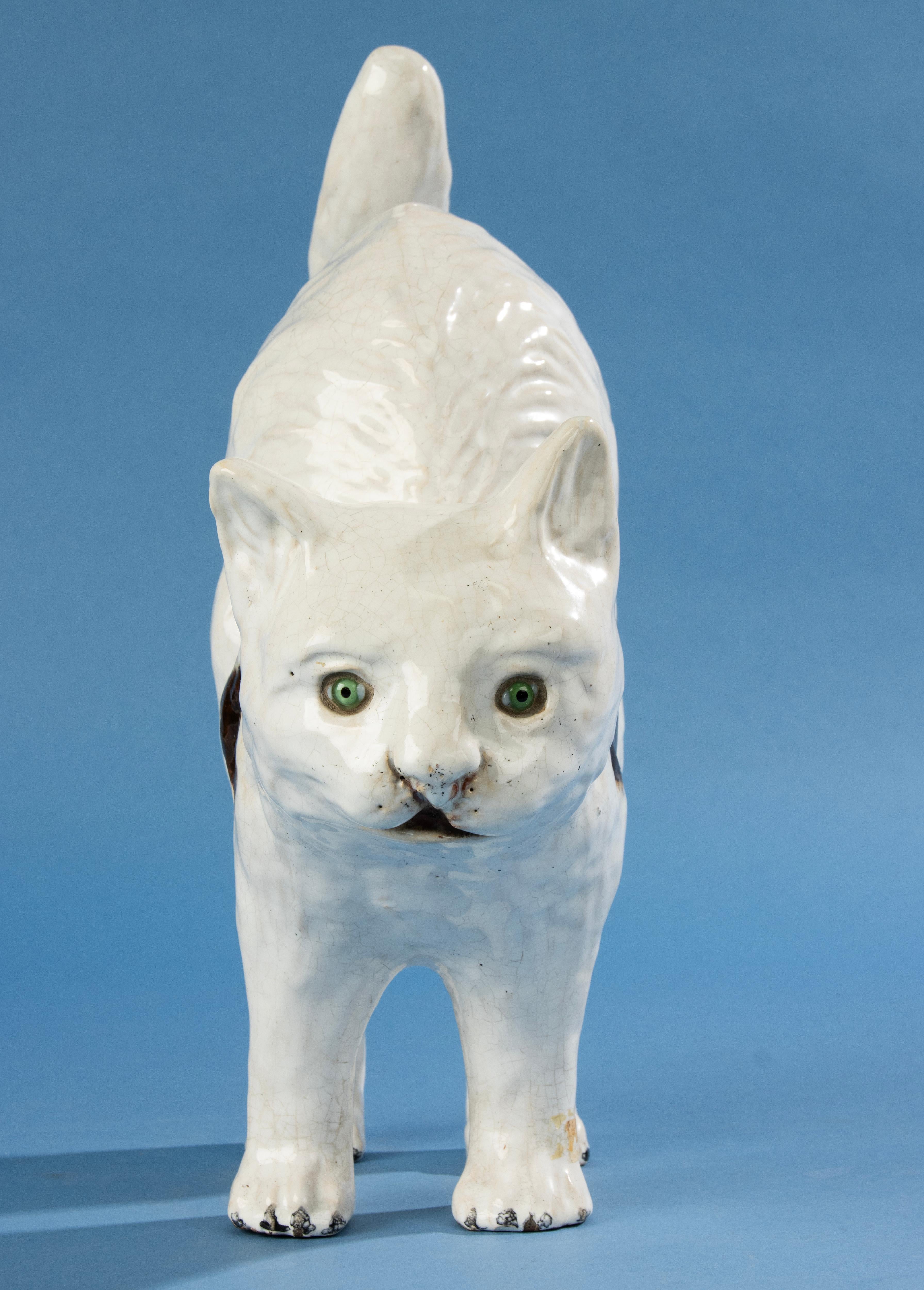 Fin du XIXe siècle Chat en céramique de la fin du 19ème siècle - Mesnil Bavent - Glaçure à l'étain  en vente