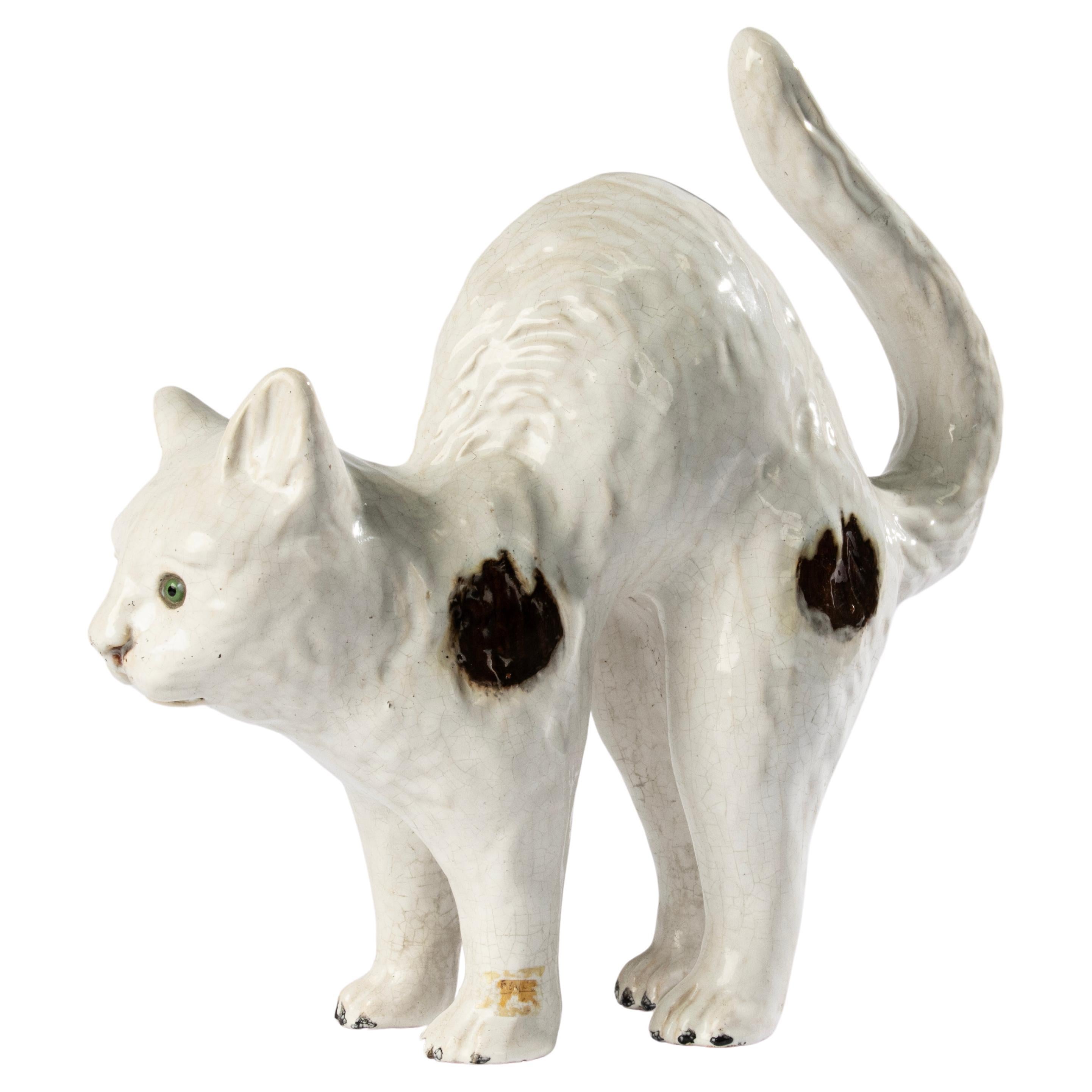 Chat en céramique de la fin du 19ème siècle - Mesnil Bavent - Glaçure à l'étain  en vente