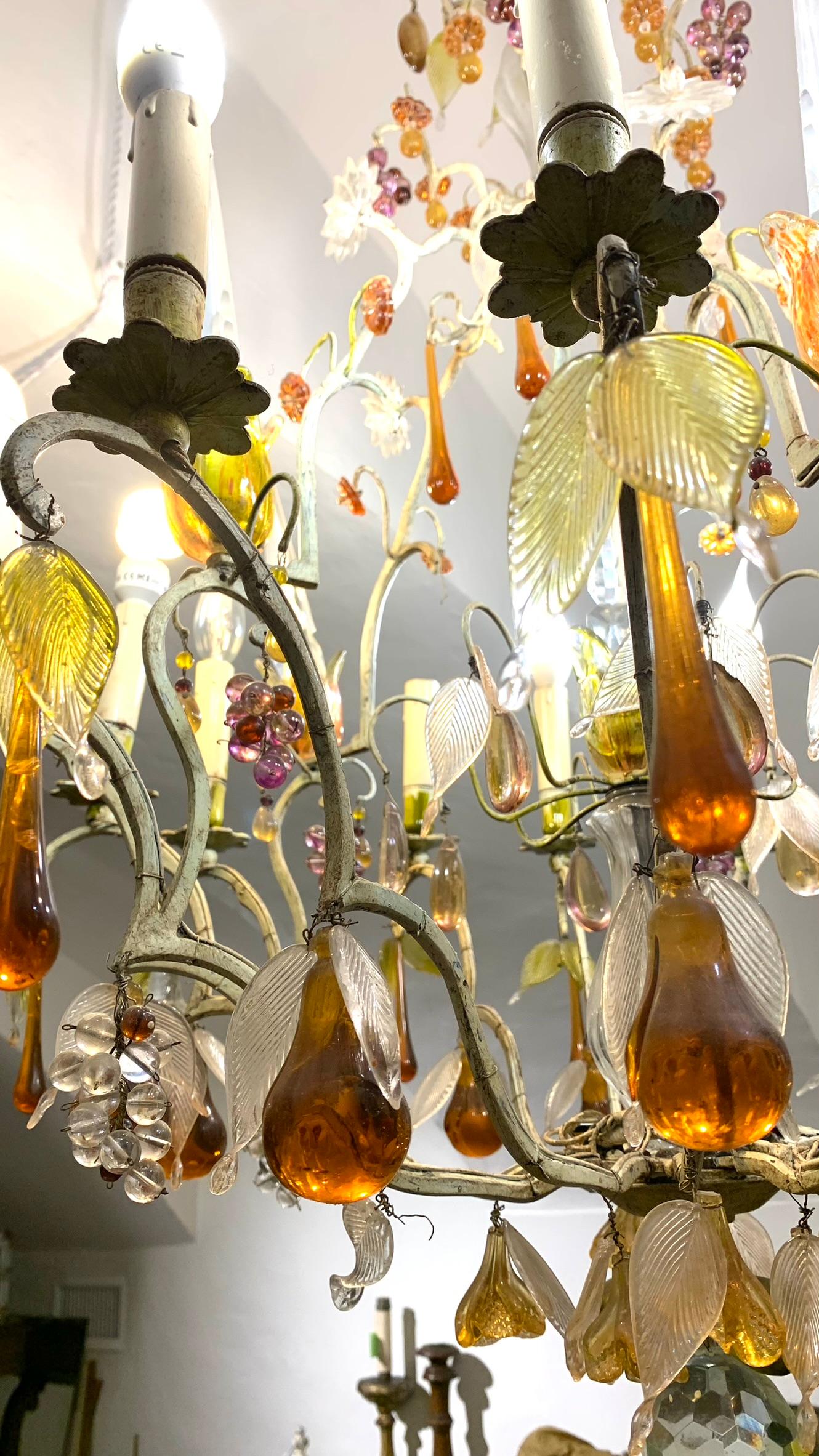 CHANDELIER DE FINALES DEL SIGLO XIX CON FRUTAS DE VIDRIO Bronce en venta