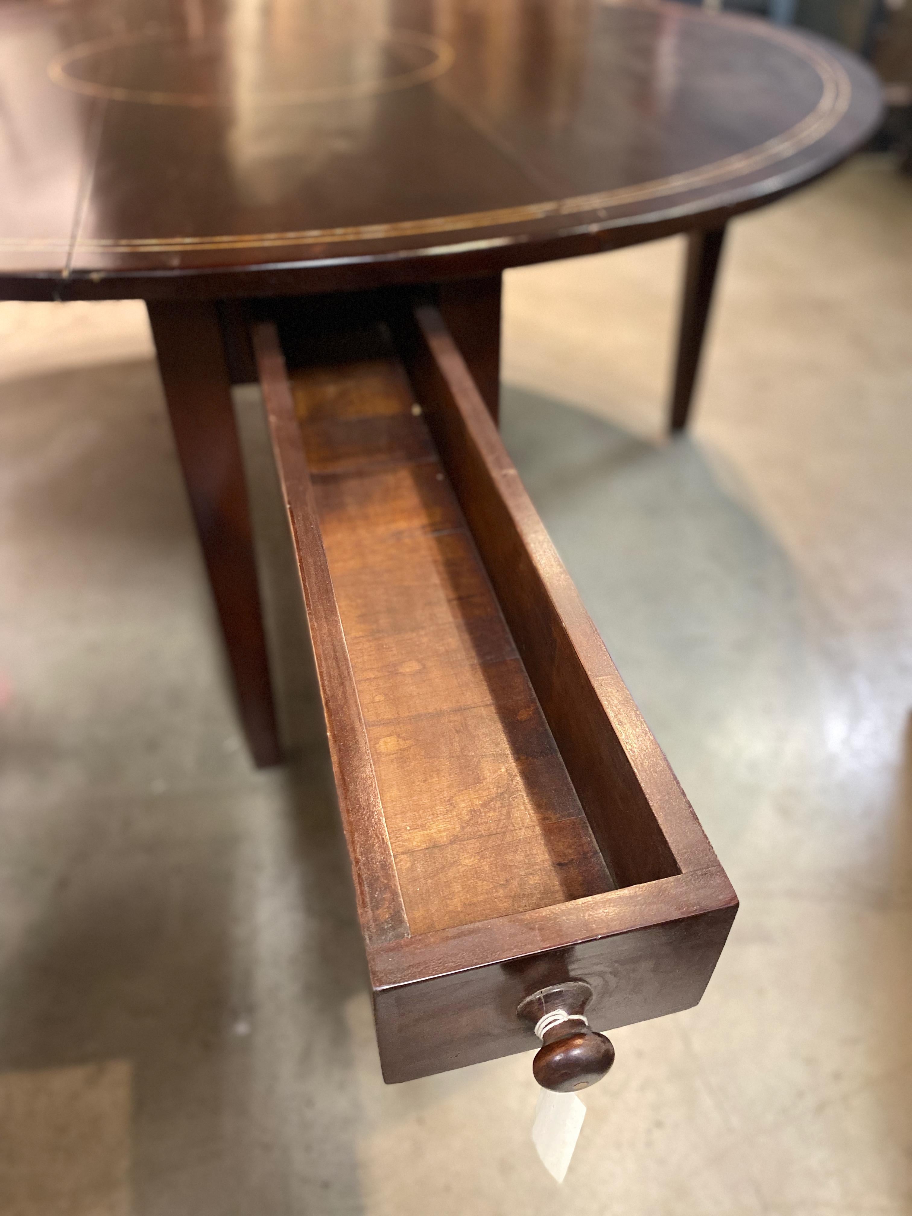 Late 19th Century Cherry Drop-Leaf Table In Good Condition For Sale In Los Angeles, CA