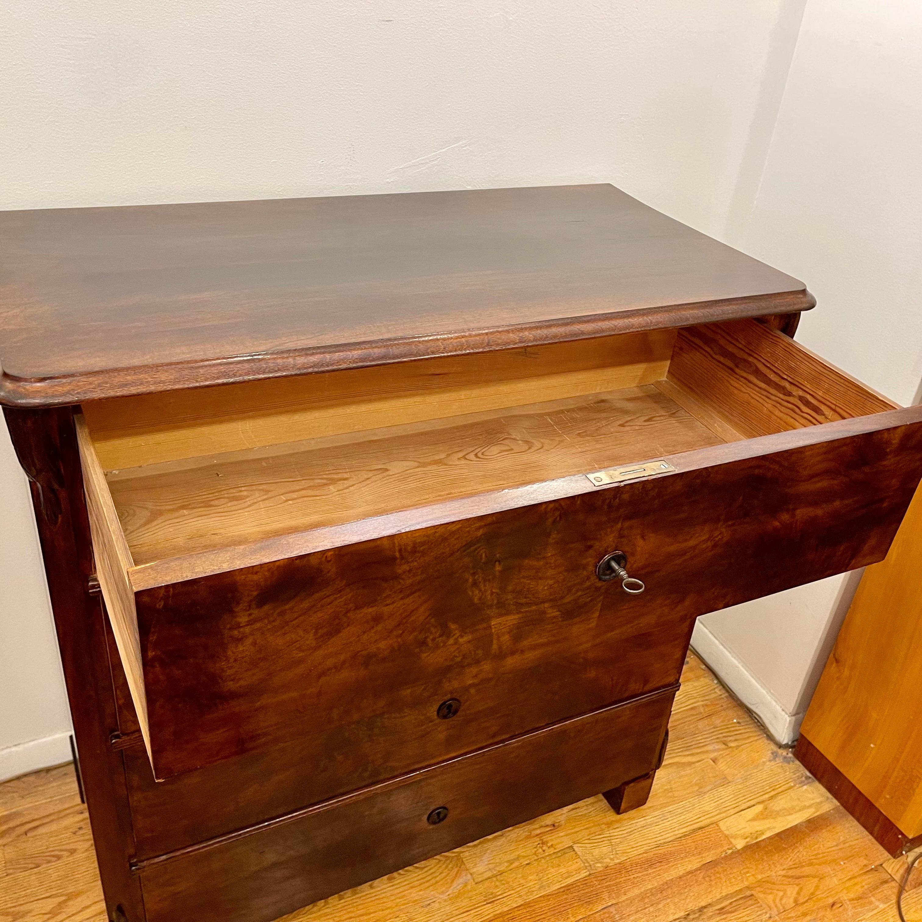 Walnut Chest of Drawers 7