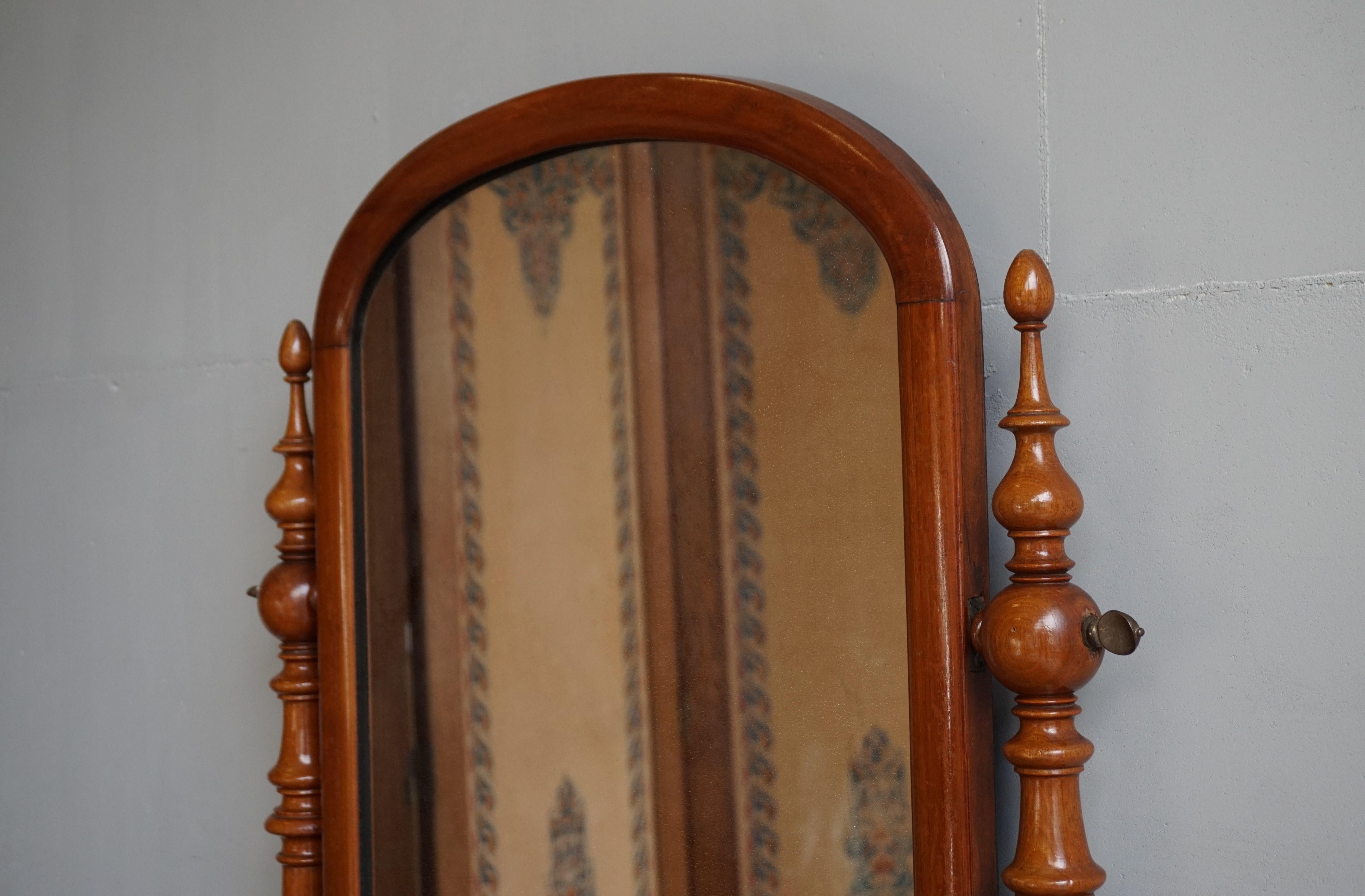 Late 19th Century Chest of Drawers Vanity with Marble Top and Hinging Mirror For Sale 10