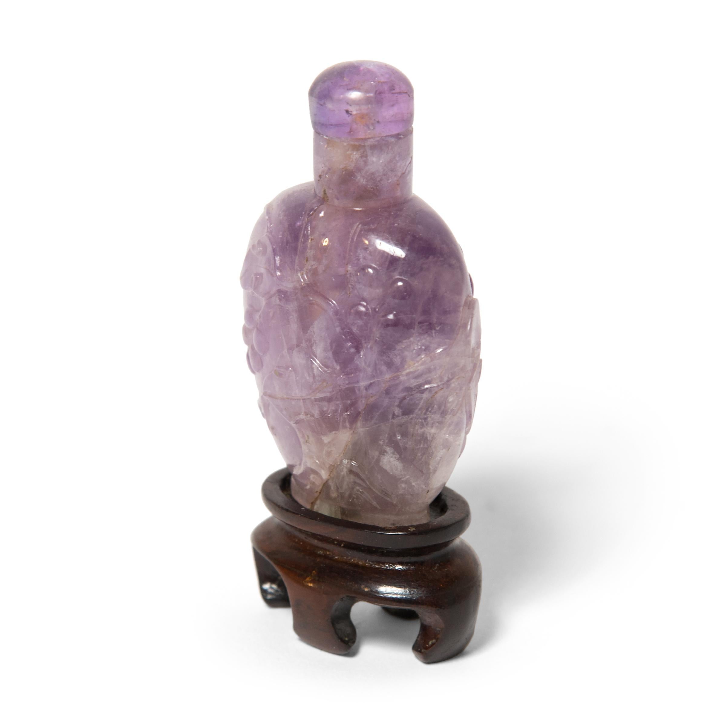 Hand-Carved Late 19th - Early 20th Century Chinese Amethyst Snuff Bottle