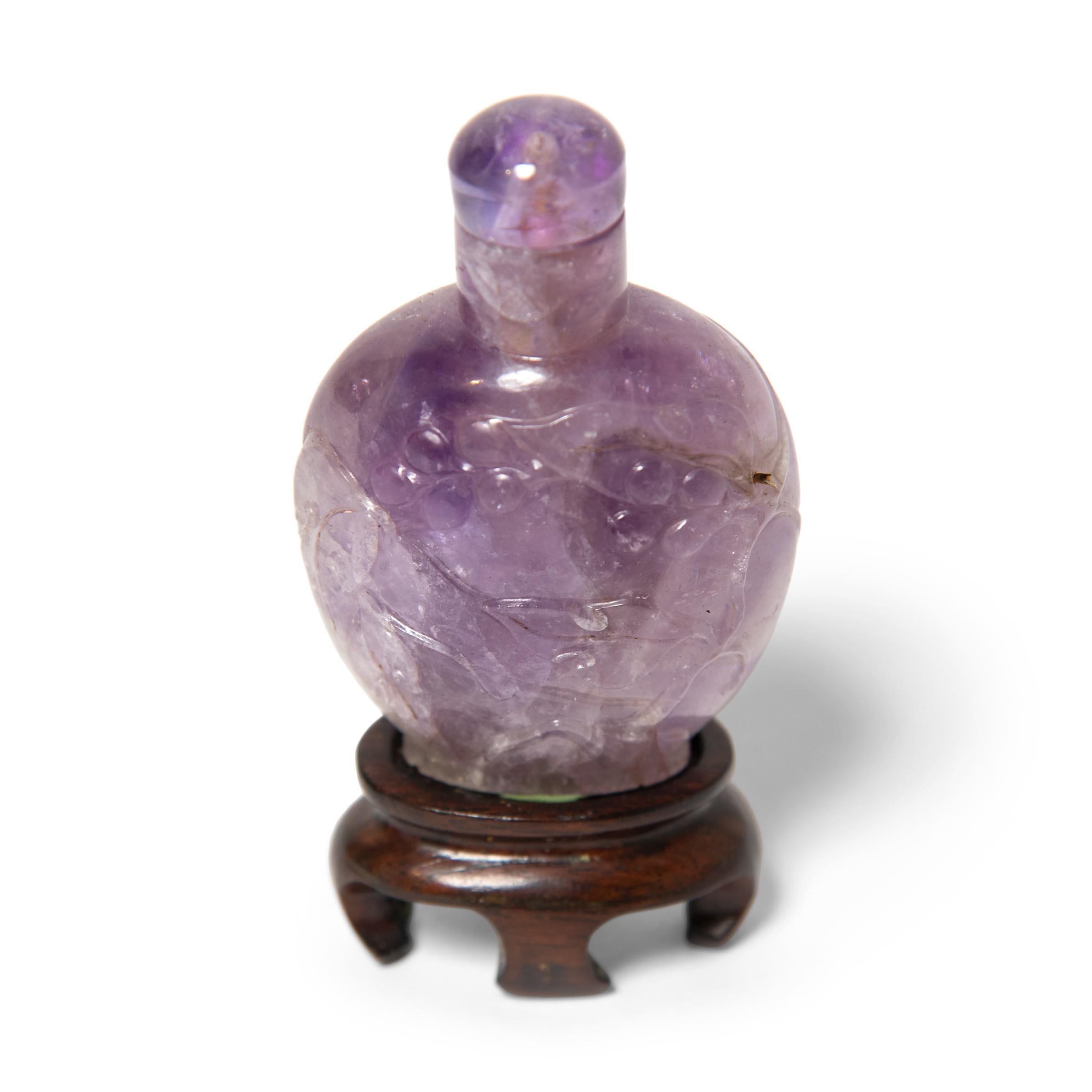 Late 19th - Early 20th Century Chinese Amethyst Snuff Bottle In Good Condition In Chicago, IL
