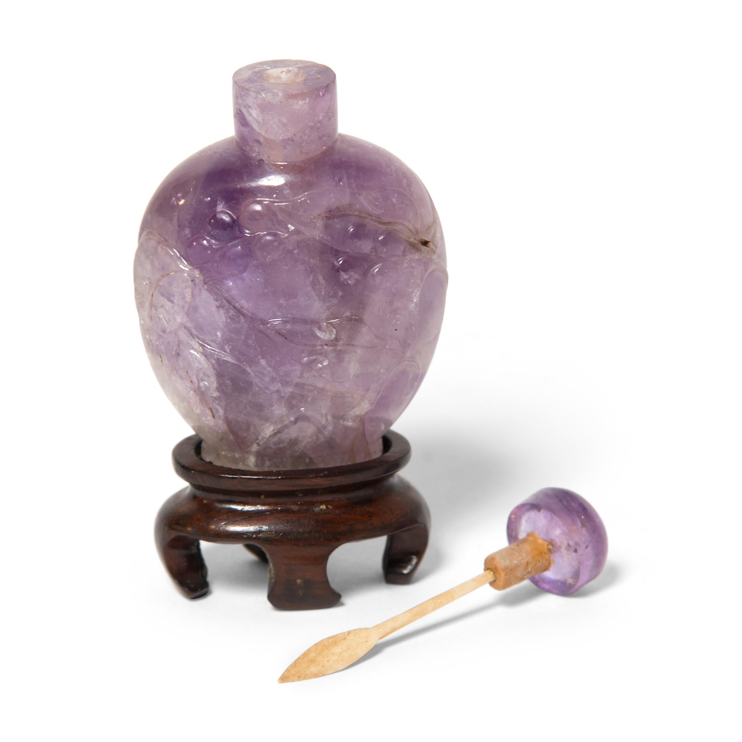 Wood Late 19th - Early 20th Century Chinese Amethyst Snuff Bottle