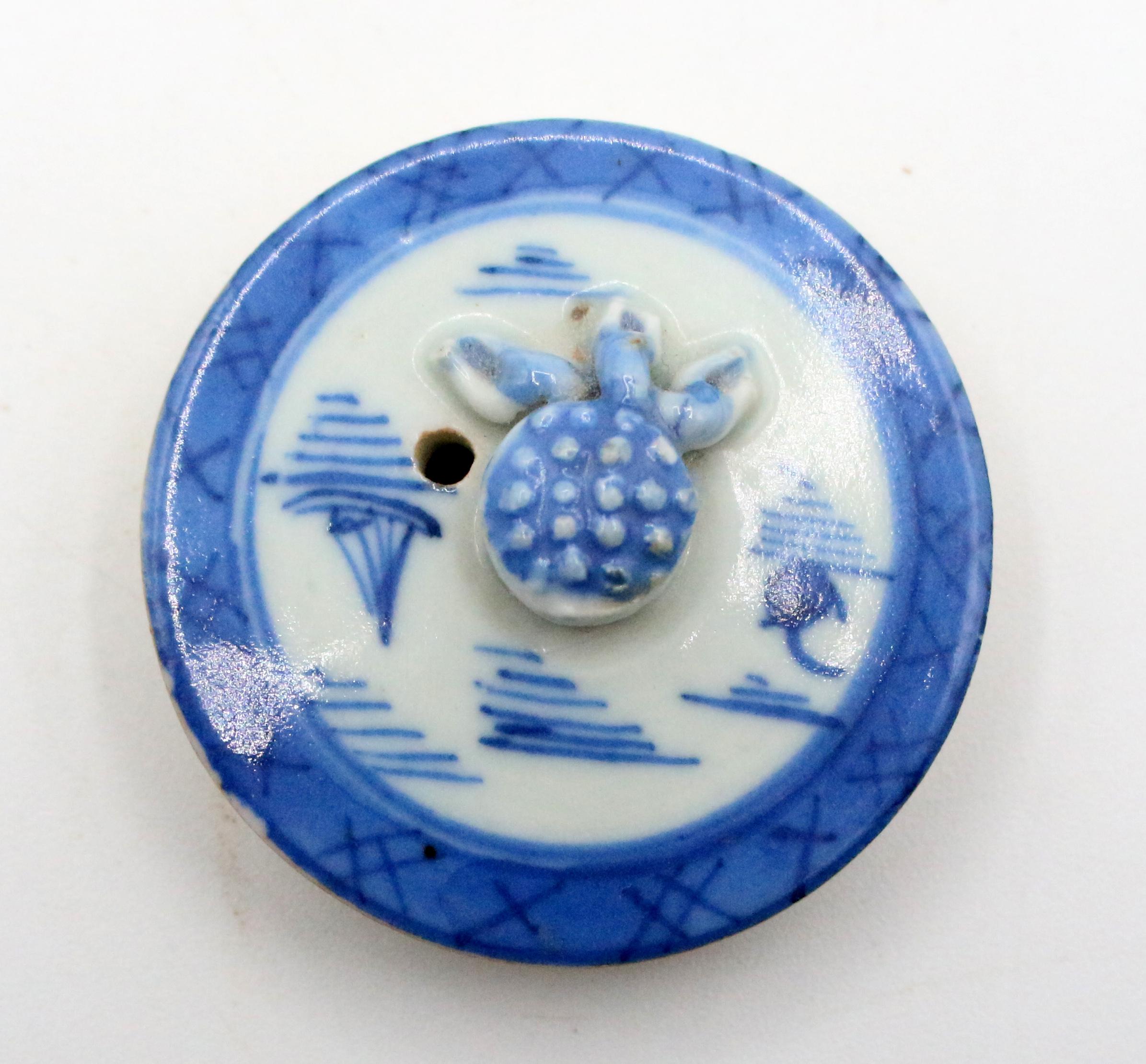 Late 19th Century Chinese Blue Canton Porcelain Tea Pot 4