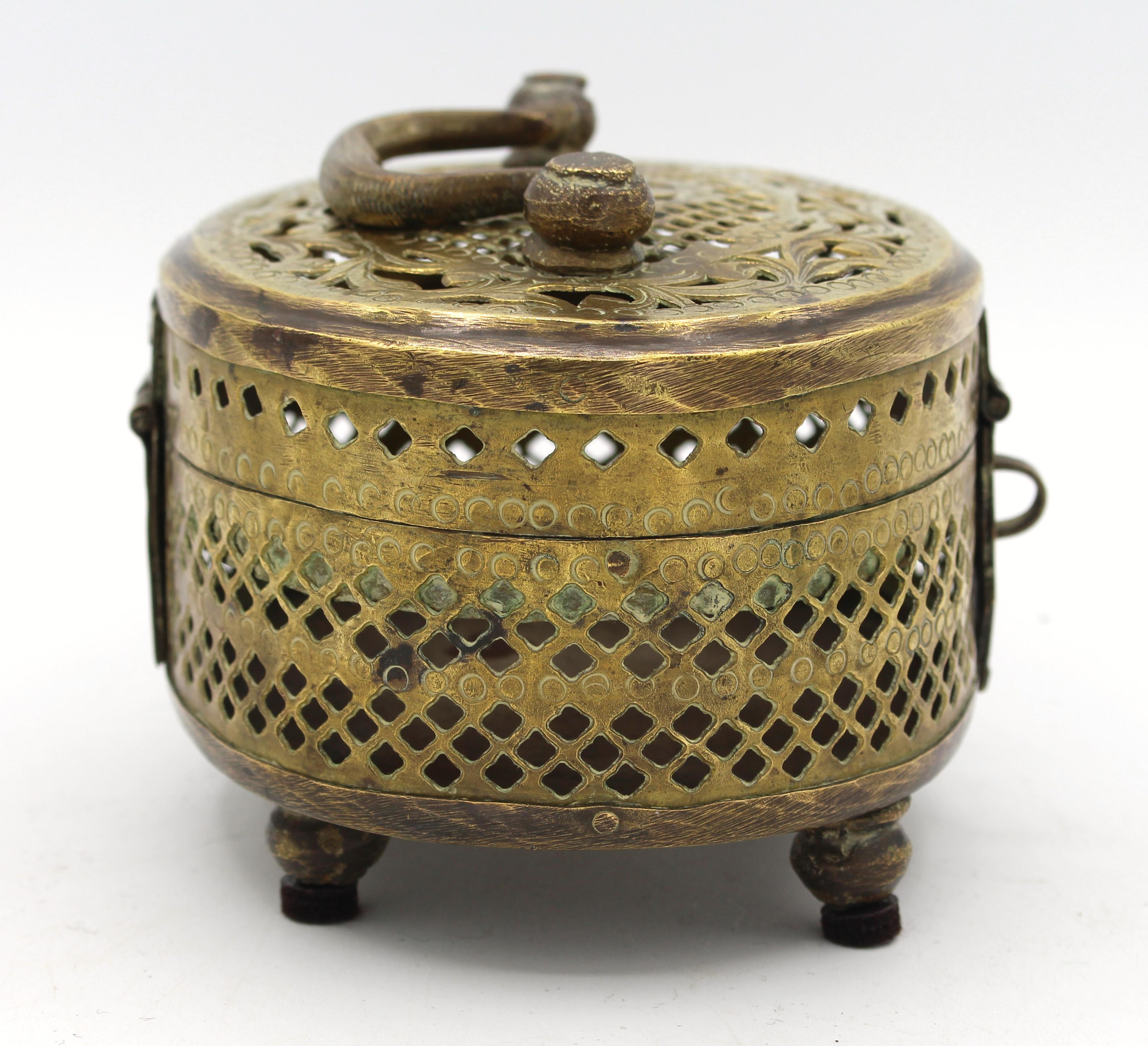 Late 19th Century Chinese Brass Cricket Box In Good Condition In Chapel Hill, NC