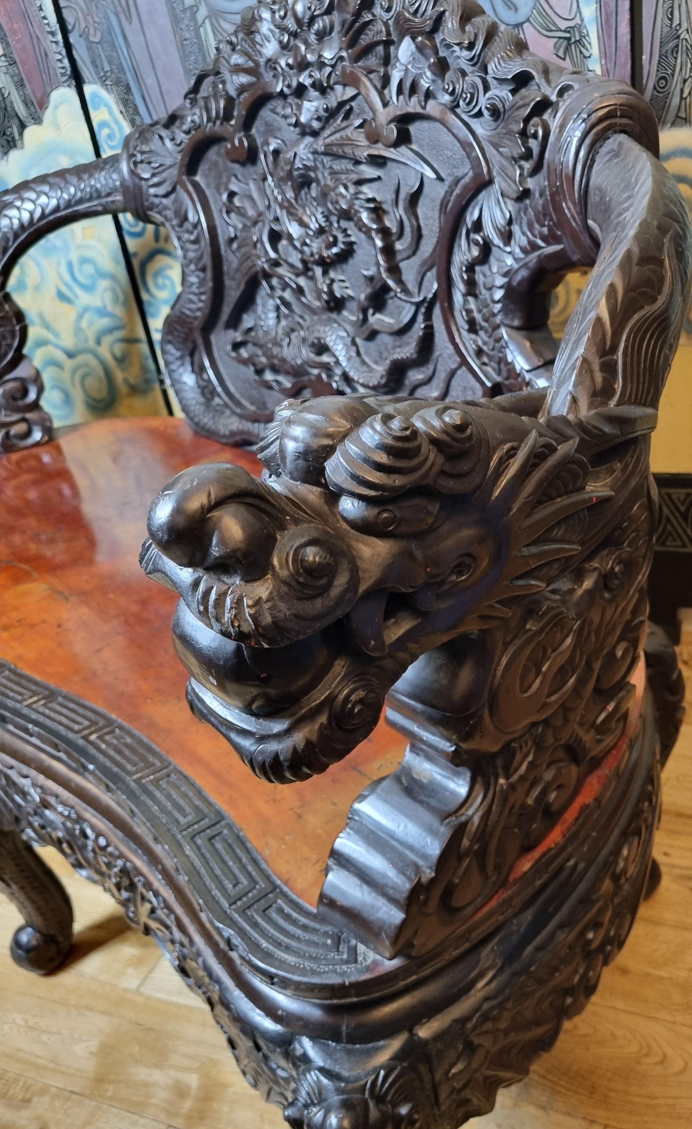 Chinesische geschnitzte Drachenbank aus dem späten 19. Jahrhundert, um 1900 im Angebot 4