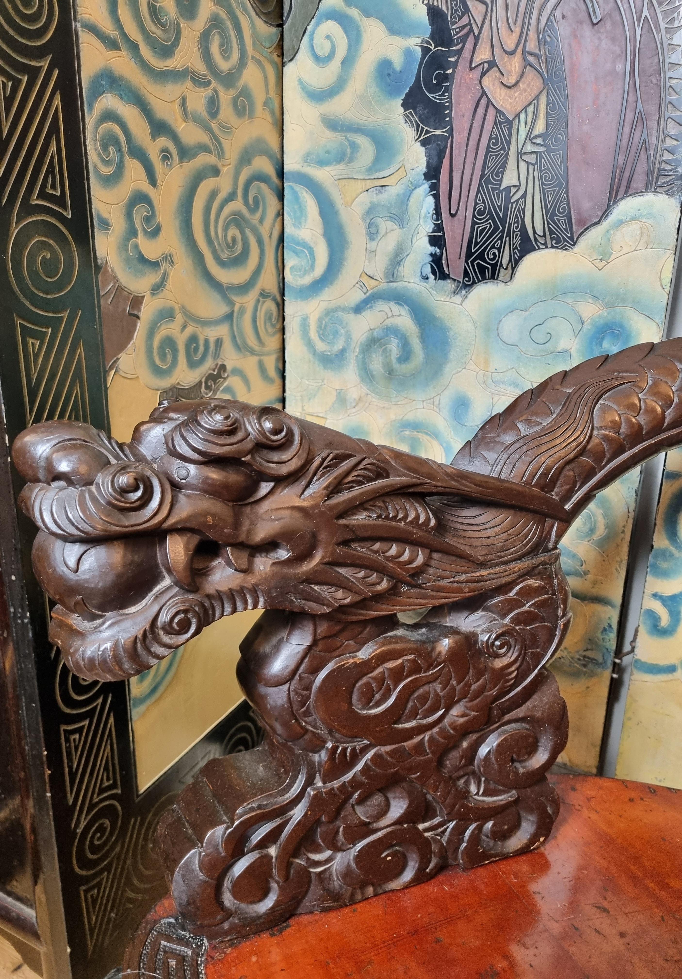 Chinesische geschnitzte Drachenbank aus dem späten 19. Jahrhundert, um 1900 im Zustand „Gut“ im Angebot in Hoddesdon, GB
