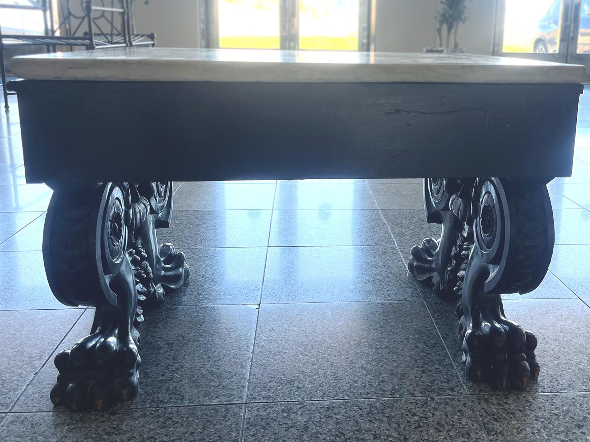 Mesa baja china de madera tallada y mármol de finales del siglo XIX en venta 6
