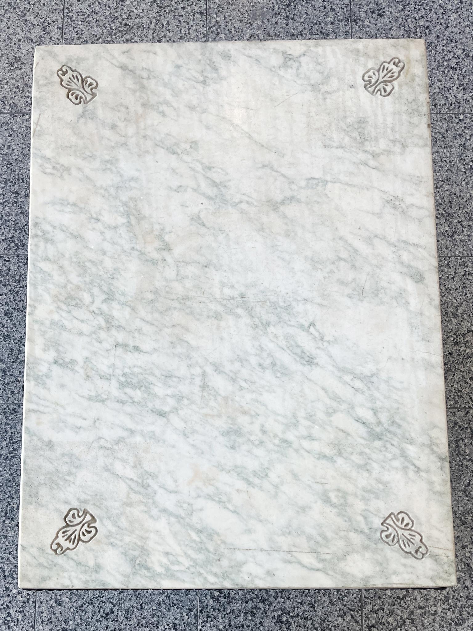 Mesa baja china de madera tallada y mármol de finales del siglo XIX en Bueno estado para la venta en New York, NY