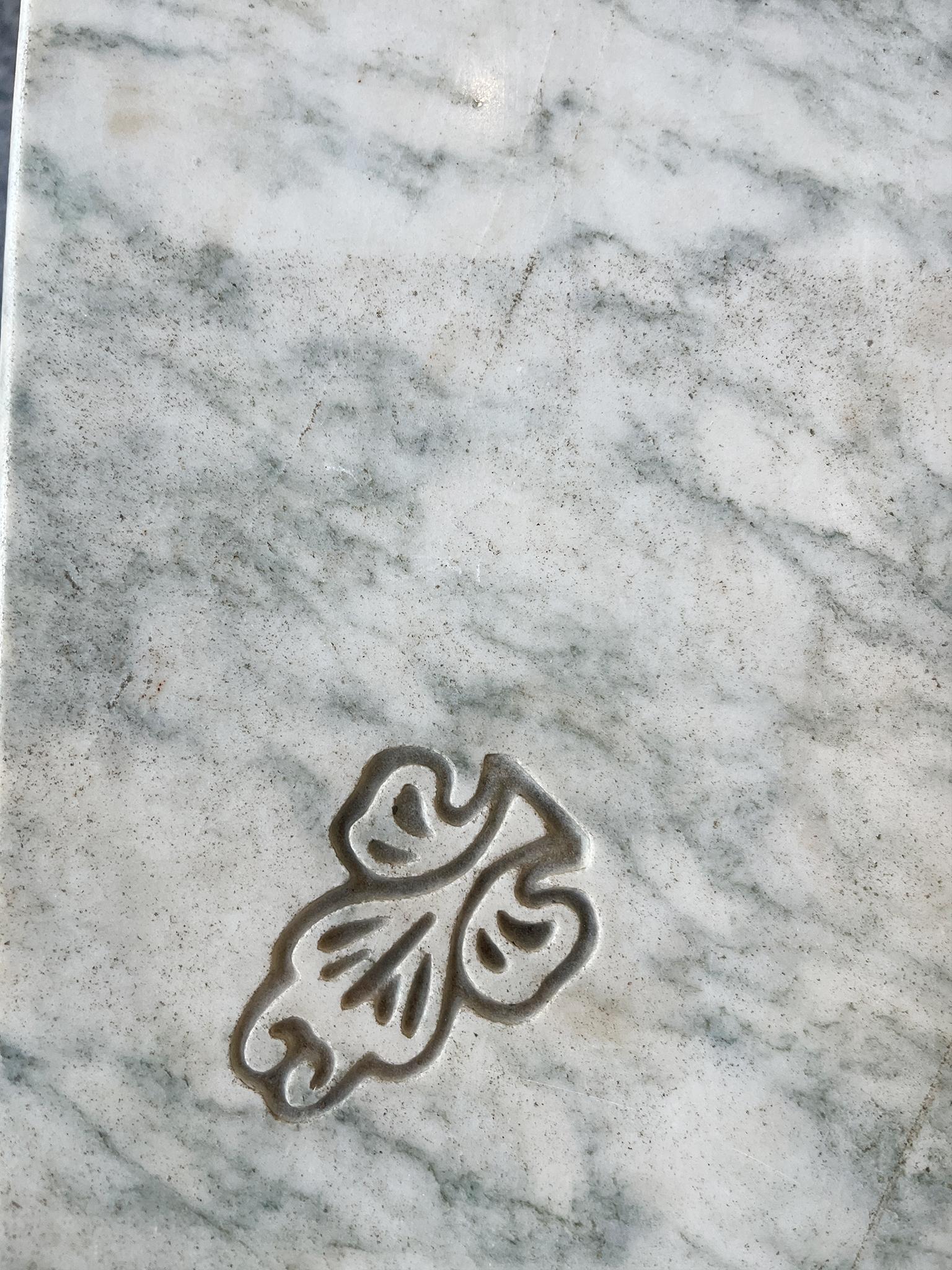 Mesa baja china de madera tallada y mármol de finales del siglo XIX Mármol en venta