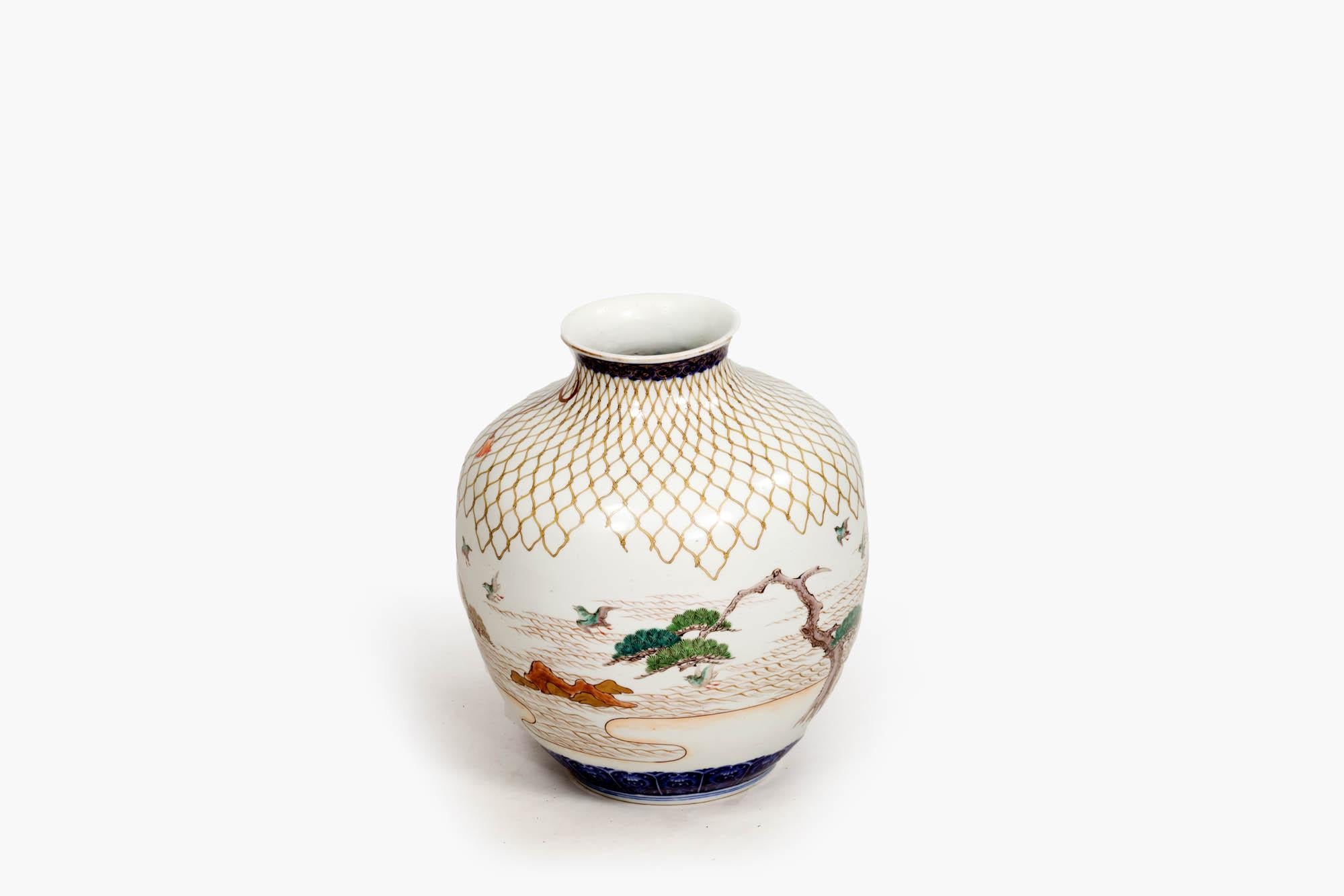 Chinesische Keramikvase des späten 19. Jahrhunderts im japanischen Stil (Asiatisch) im Angebot