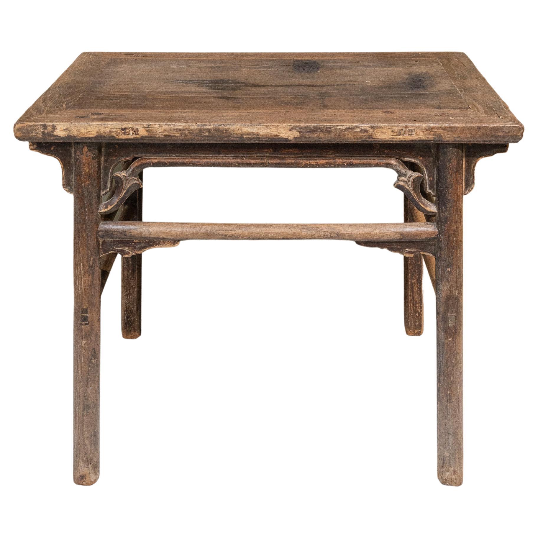 Table à vin en bois d'élmwood chinois de la fin du 19e siècle