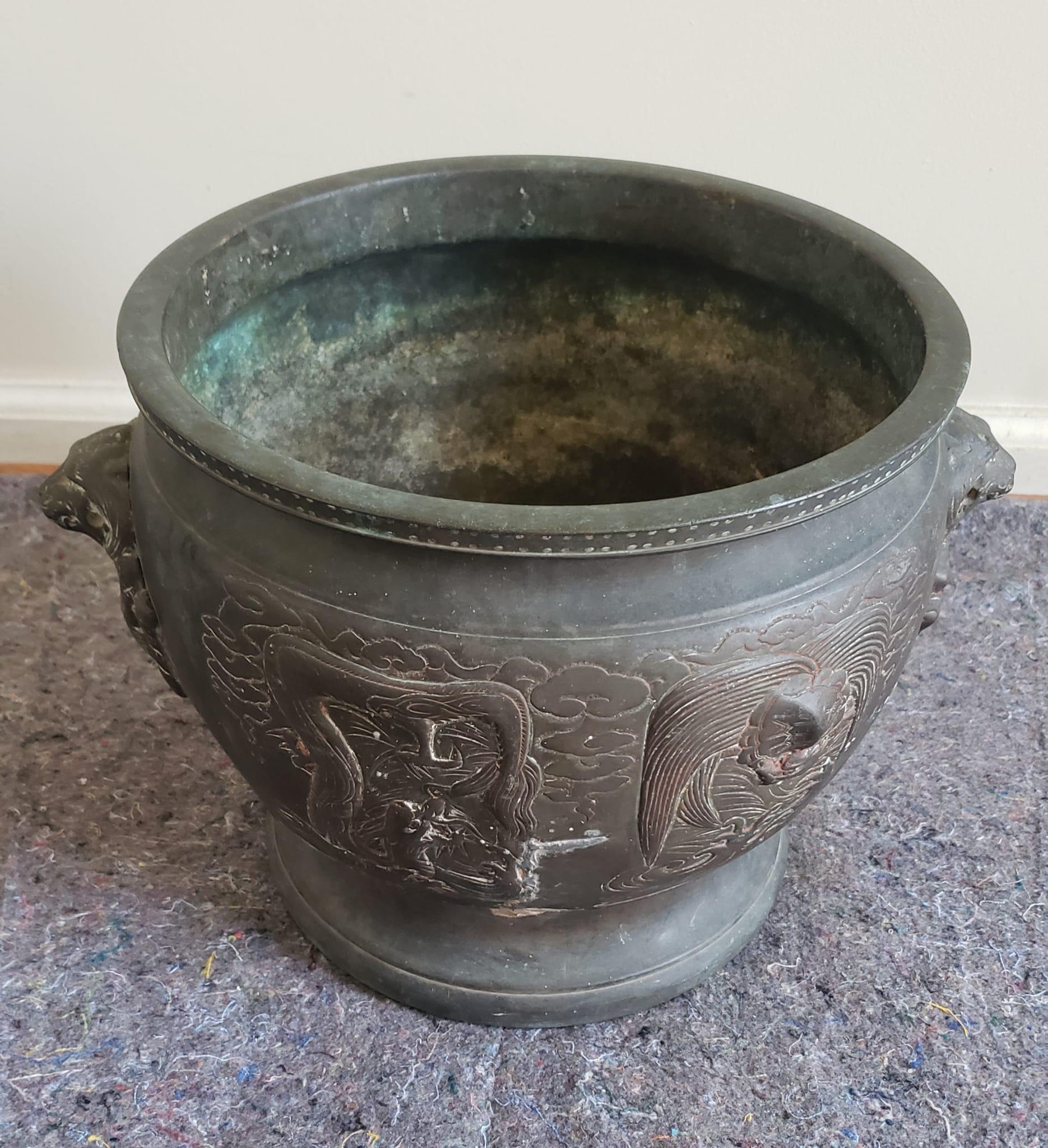 Late 19th Century Chinese Etched Brass Jardiniere with Lion Heads In Good Condition For Sale In Germantown, MD