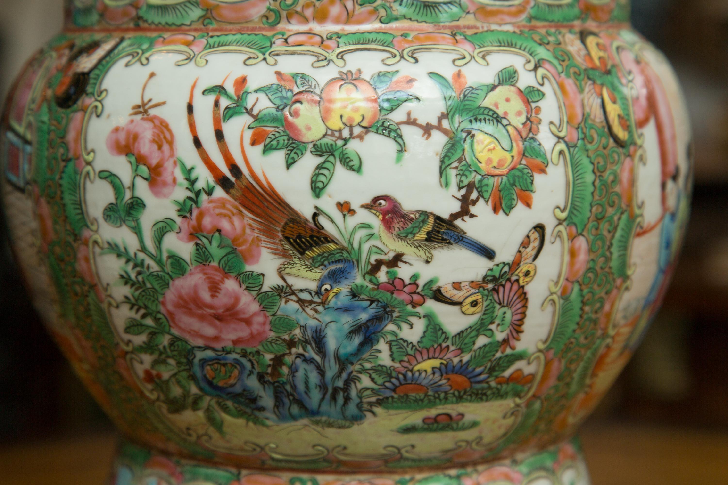 Late 19th Century Chinese Export Urn In Good Condition In WEST PALM BEACH, FL