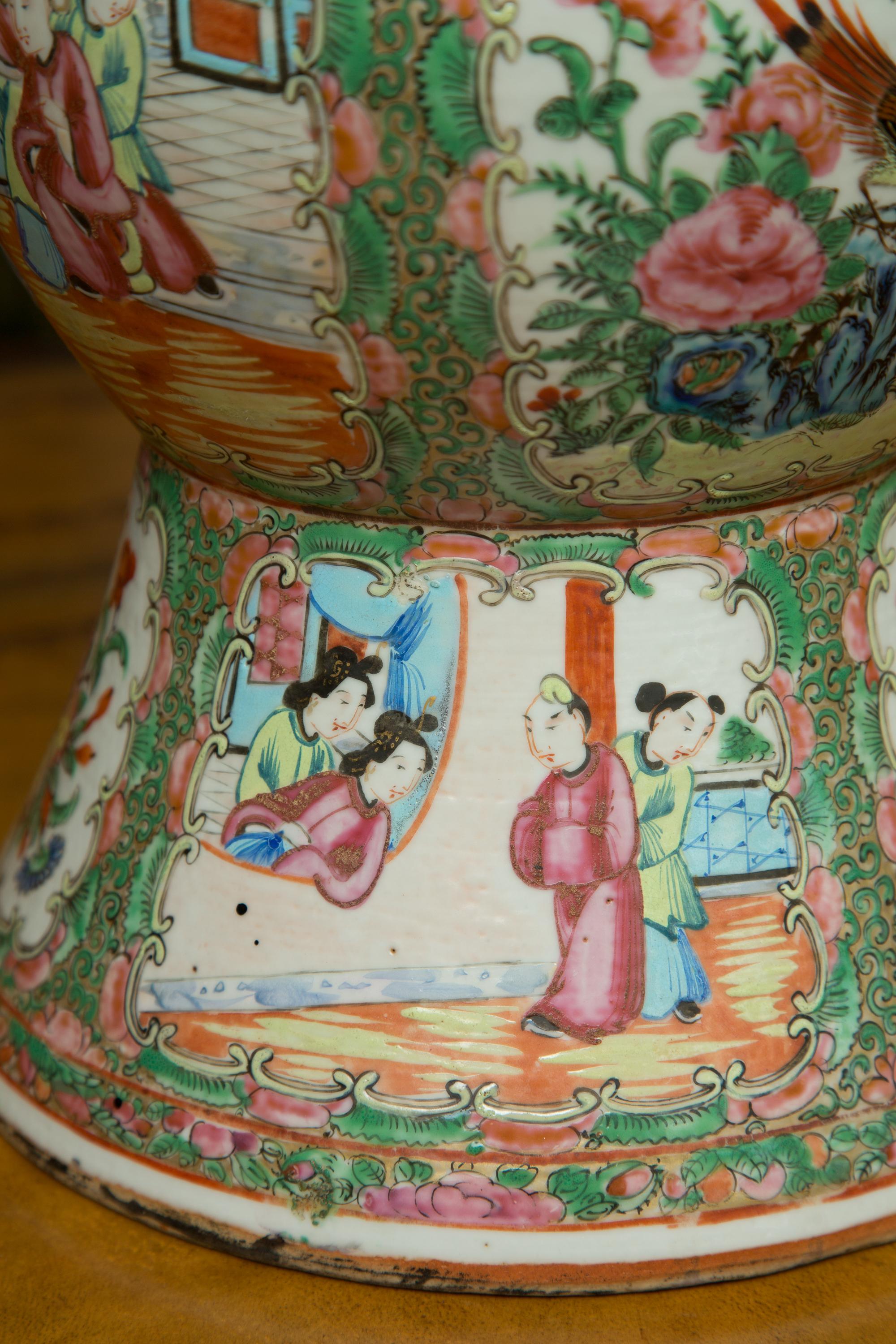 Porcelain Late 19th Century Chinese Export Urn