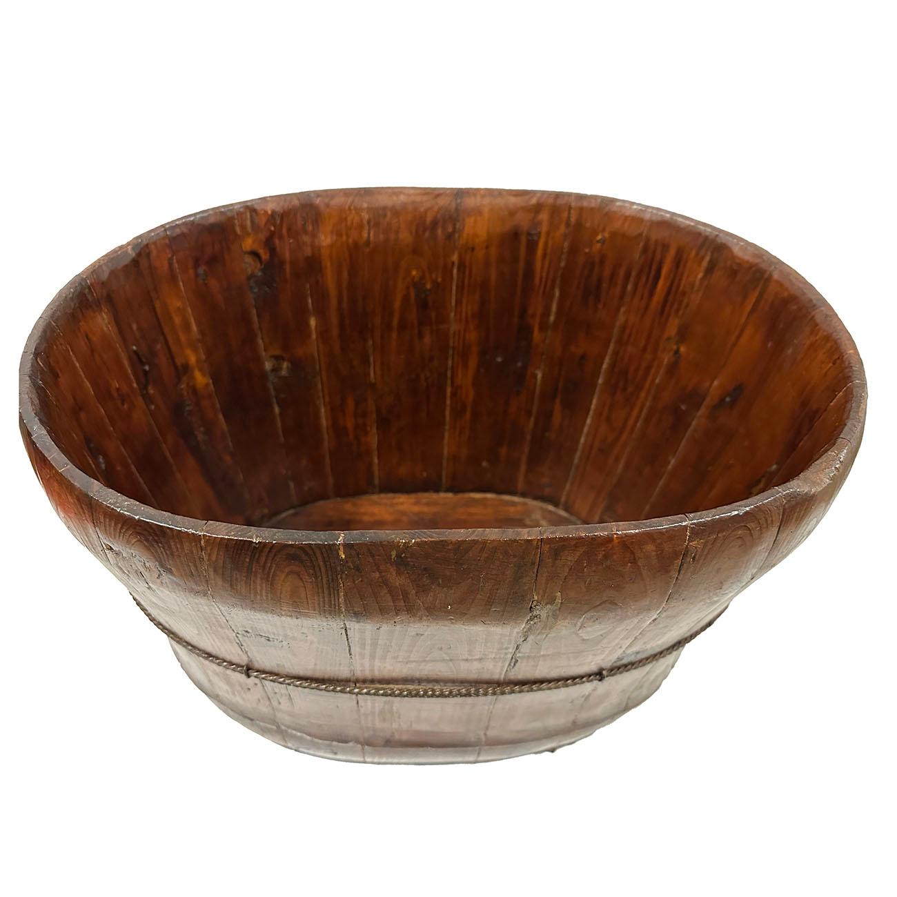 Hand-Crafted Late 19th Century Chinese Hand Made Wooden Wash/Laundry Basin For Sale