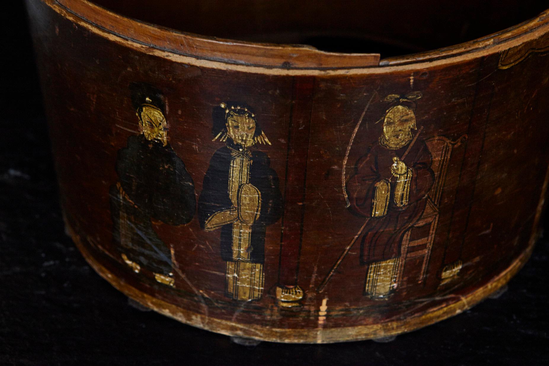 Late 19th Century Chinese Hand-Painted Round Wooden Hat Box 7