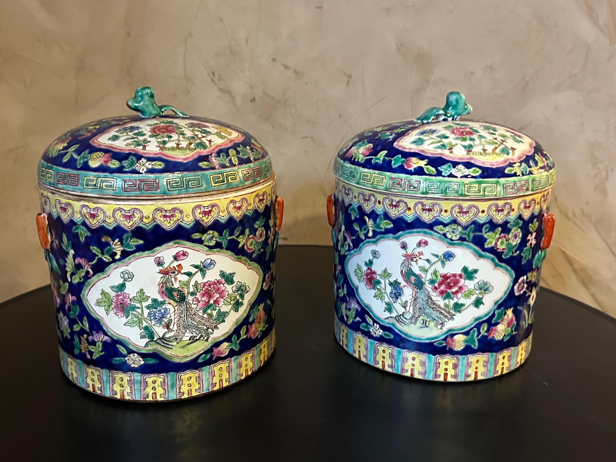 Paar chinesische Ingwertöpfe aus Keramik des späten 19. Jahrhunderts, 1890er Jahre im Zustand „Gut“ im Angebot in LEGNY, FR