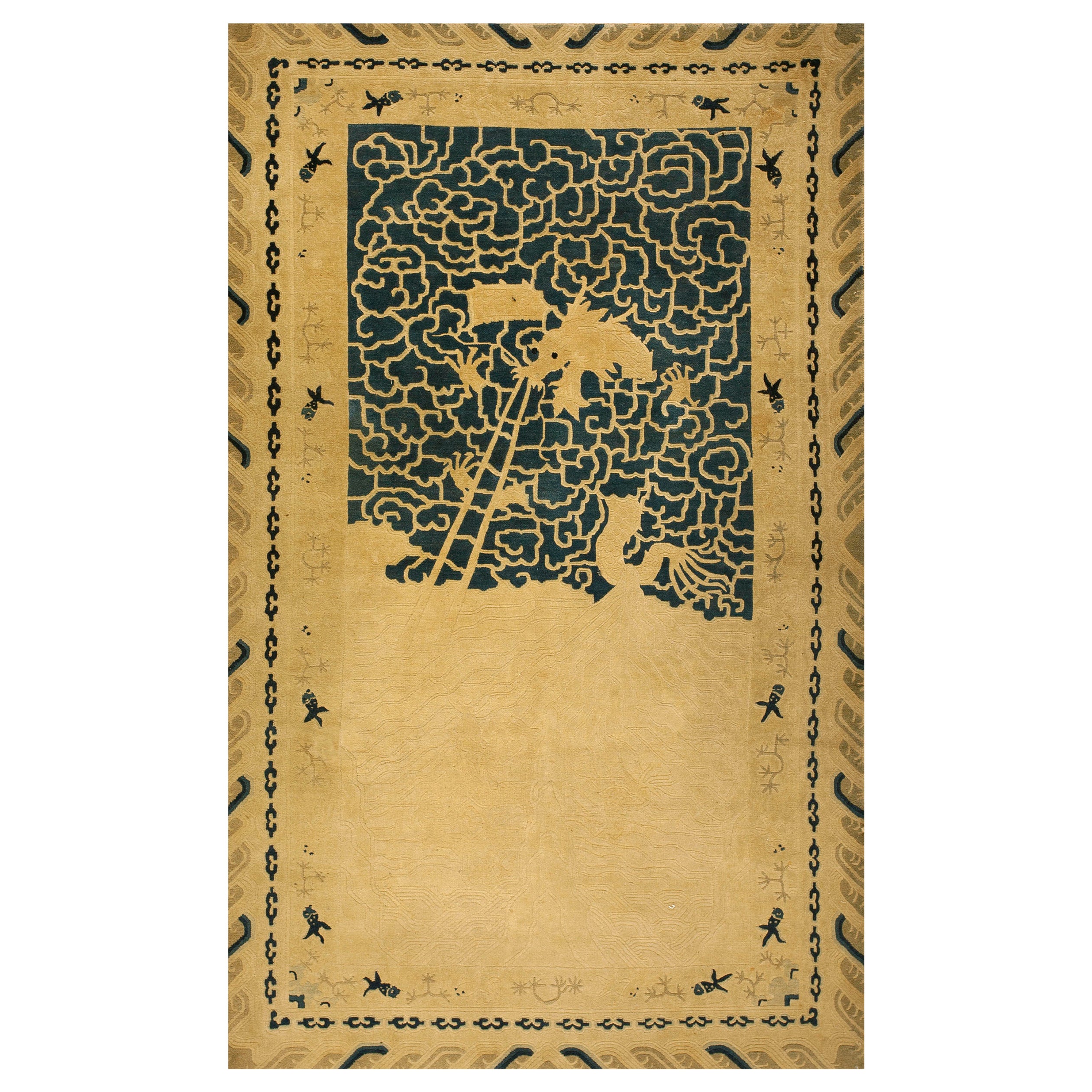 Tapis chinois de la fin du 19e siècle avec dragon de Pékin ( 3'10'' x 6'2'' - 117 x 188 )