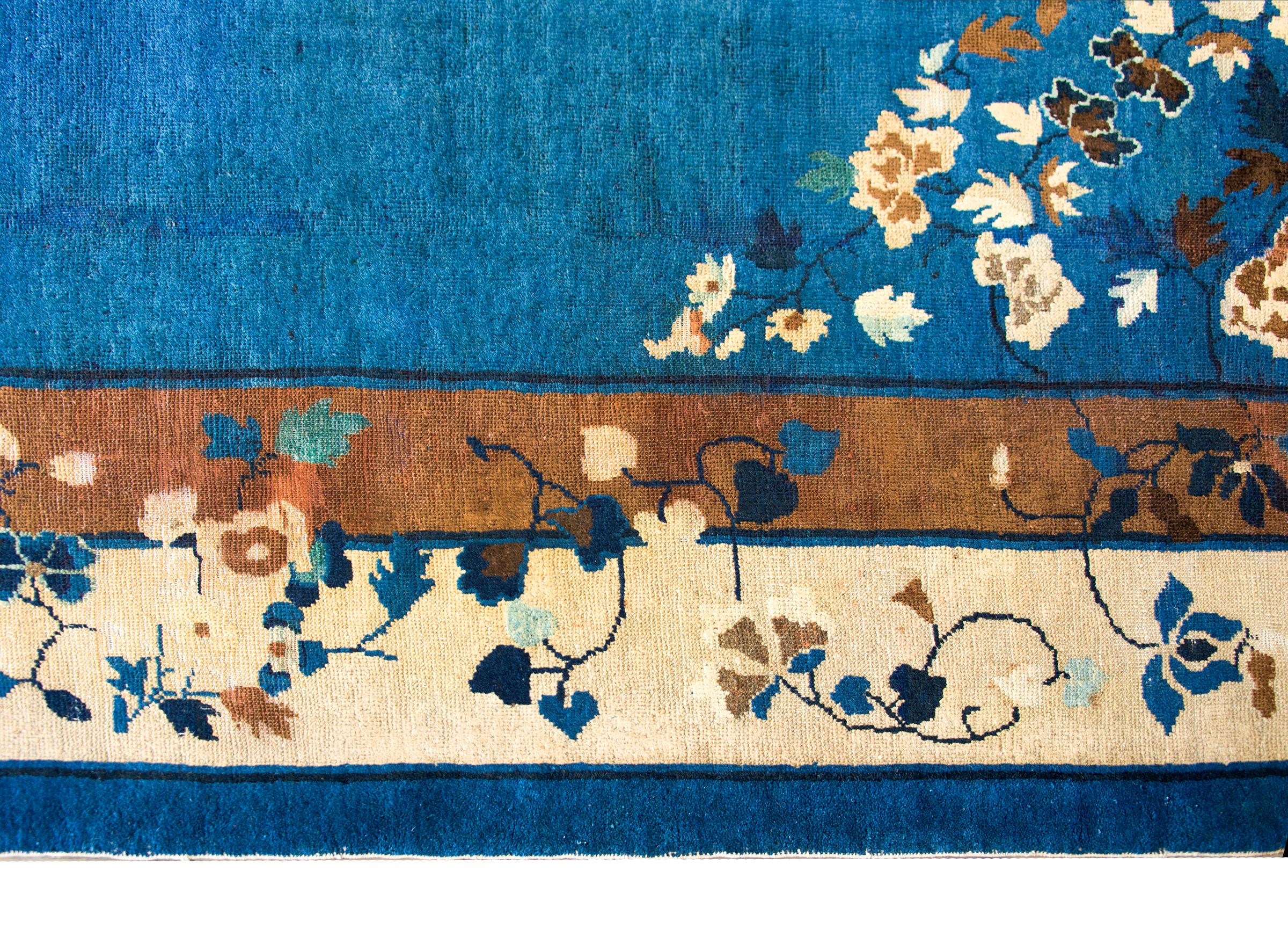 Late 19th Century Chinese Peking Rug In Good Condition For Sale In Chicago, IL