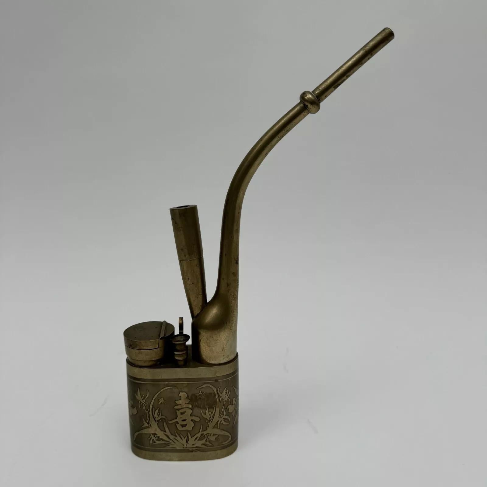 XIXe siècle Pipe chinoise de la fin du 19e siècle, ornée de décorations végétales en vente