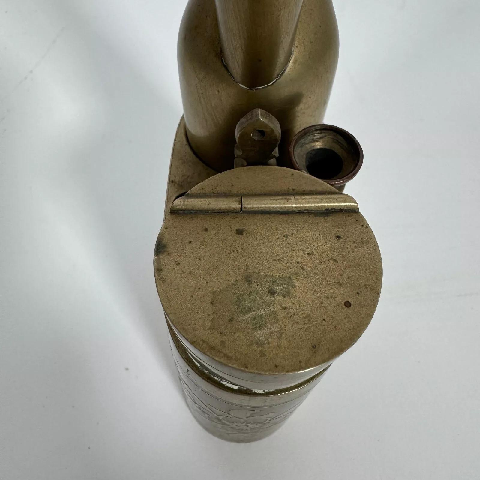 Métal Pipe chinoise de la fin du 19e siècle, ornée de décorations végétales en vente