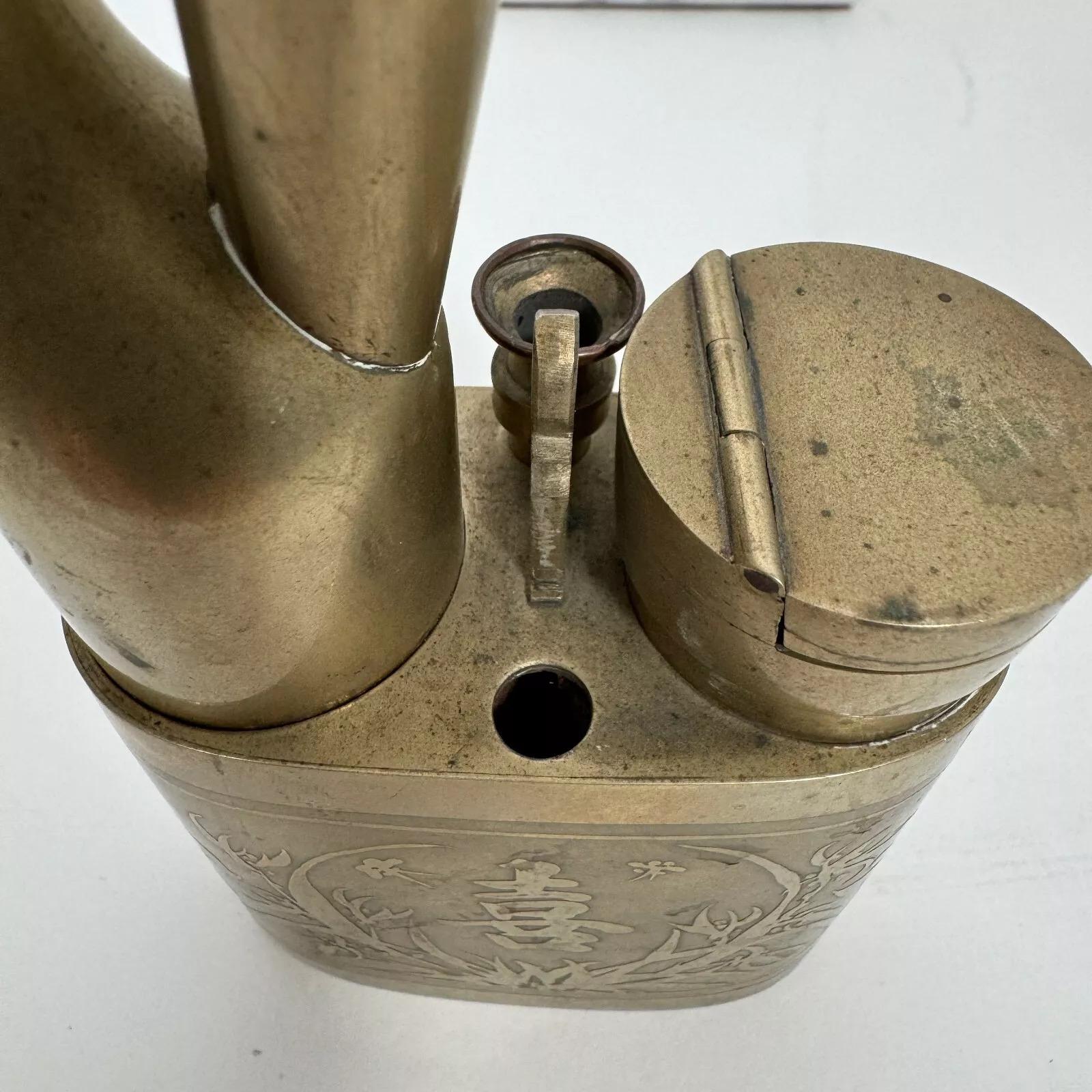 Pipe chinoise de la fin du 19e siècle, ornée de décorations végétales en vente 1