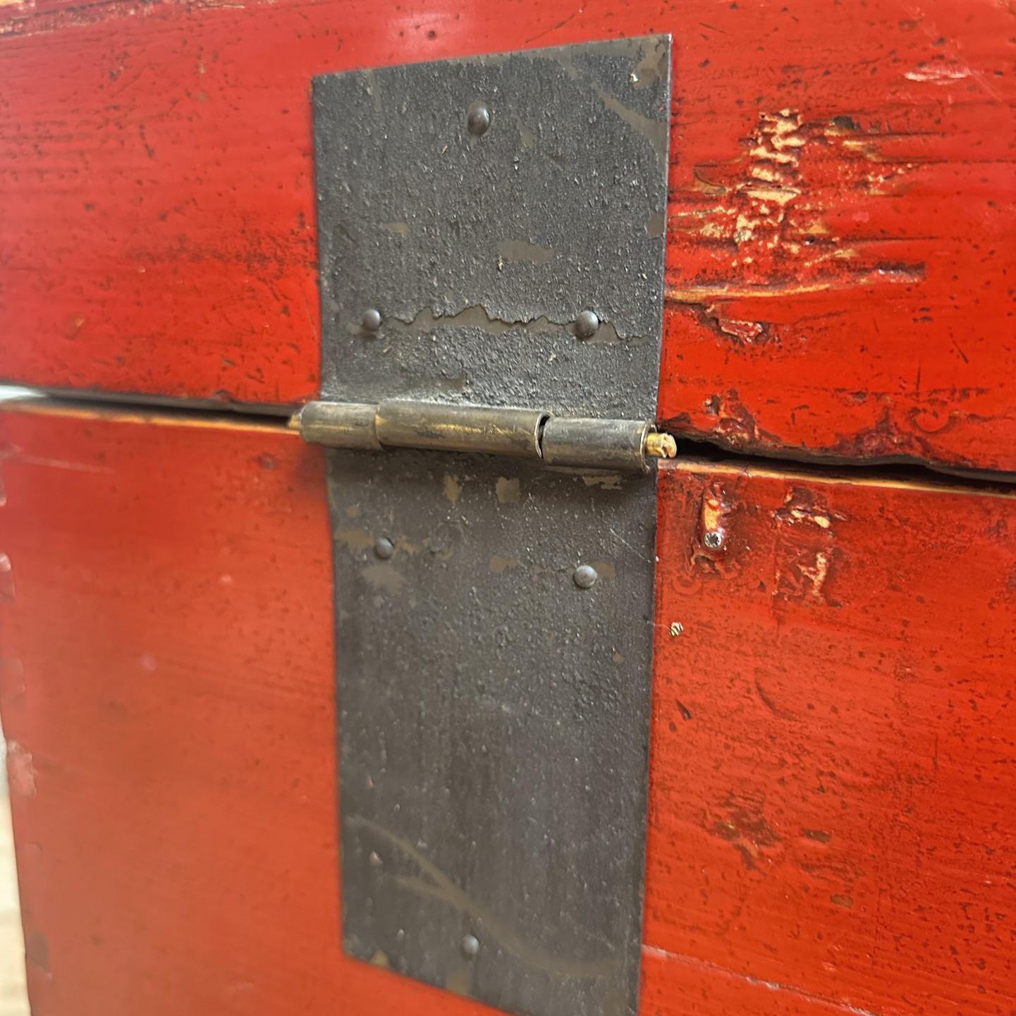 Late 19th Century Chinese Red Lacquer Blanket Chest For Sale 9