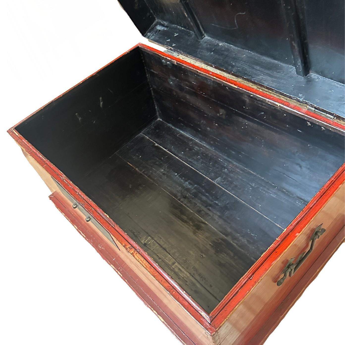 Wood Late 19th Century Chinese Red Lacquer Blanket Chest For Sale