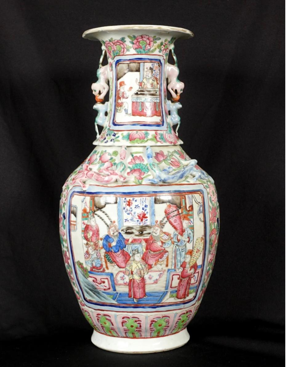 Late 19th Century Chinese Rose Medallion Vase For Sale 2
